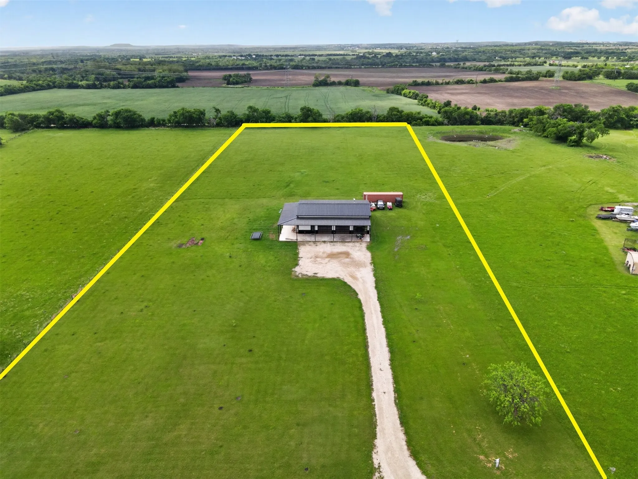 Single Family Residence For Sale in Denton County , 9082 Wolfe Run, Ponder, Texas 76259, 3 Bedroom, 1 Bathroom, 3 Garage spaces, 2,400 Sqft, built in 2024, mls#21311248, Real Estate Agent in Ponder, Homes For Sale in Denton county, Homes For Sale in Ponder, Realtor in Ponder Texas, Real Estate Brokerage Independent Realty Texas, Luminita Cordes Realtor