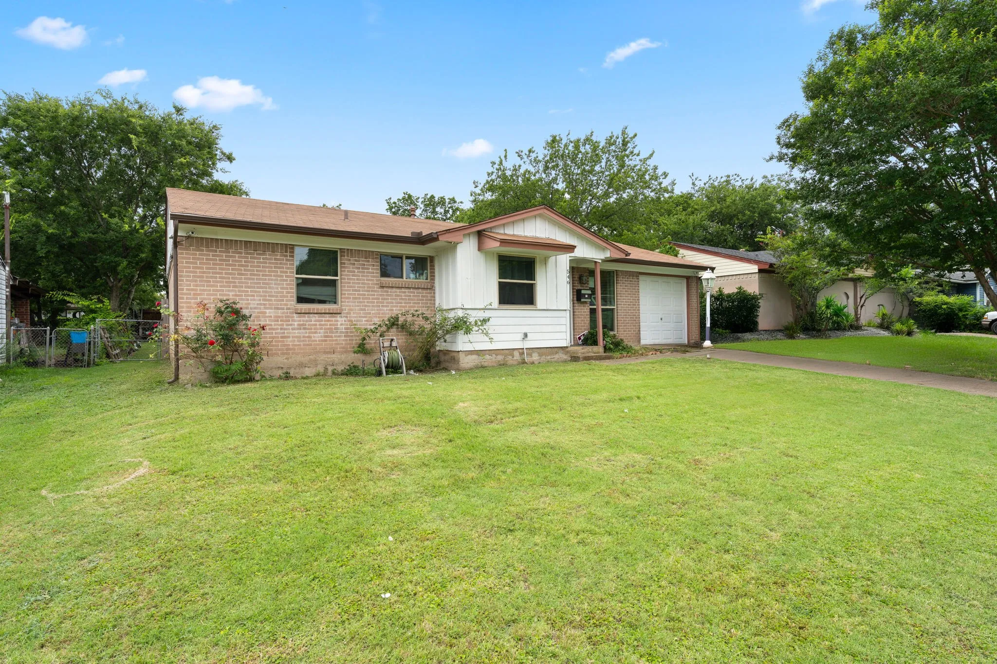 Single Family Residence For Sale in Dallas County , 546 Sun Valley Drive, Duncanville, Texas 75116, 3 Bedroom, 1 Bathroom, 1 Garage spaces, 1,032 Sqft, built in 1961, mls#21315425, Real Estate Agent in Duncanville, Homes For Sale in Dallas county, Homes For Sale in Duncanville, Realtor in Duncanville Texas, Real Estate Brokerage Independent Realty Texas, Luminita Cordes Realtor