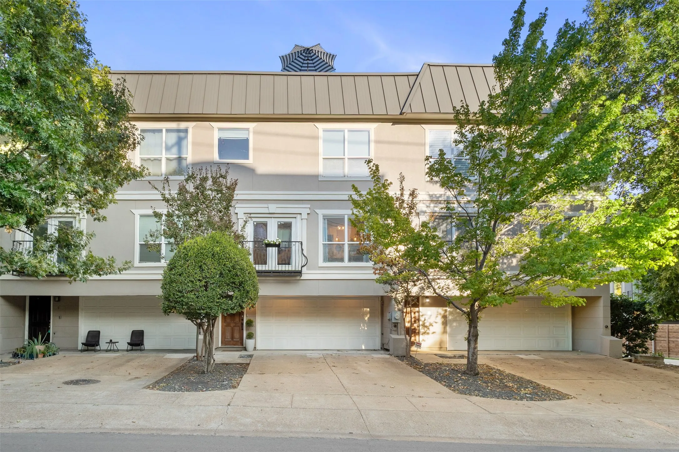 For Sale in Dallas County , 5702 Hudson Street 6, Dallas, Texas 75206, 2 Bedrooms, 3 Bathrooms, 2 Garage spaces, 1,235 Sqft, built in 2005, Price $440,000, mls#21315429, Real Estate Agent in Dallas, Homes For Sale in Dallas county, Homes For Sale in Dallas, Realtor in Dallas Texas, Real Estate Brokerage Independent Realty Texas, Luminita Cordes Realtor