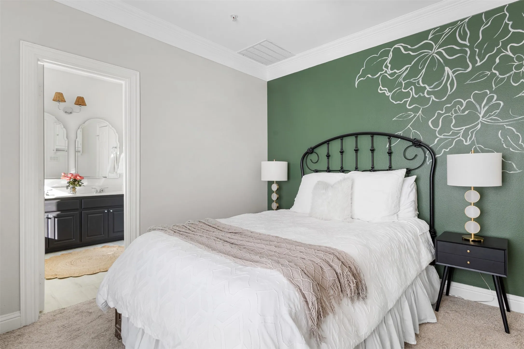 For Sale in Dallas County , 5702 Hudson Street 6, Dallas, Texas 75206, 2 Bedrooms, 3 Bathrooms, 2 Garage spaces, 1,235 Sqft, built in 2005, Price $440,000, mls#21315429, Real Estate Agent in Dallas, Homes For Sale in Dallas county, Homes For Sale in Dallas, Realtor in Dallas Texas, Real Estate Brokerage Independent Realty Texas, Luminita Cordes Realtor
