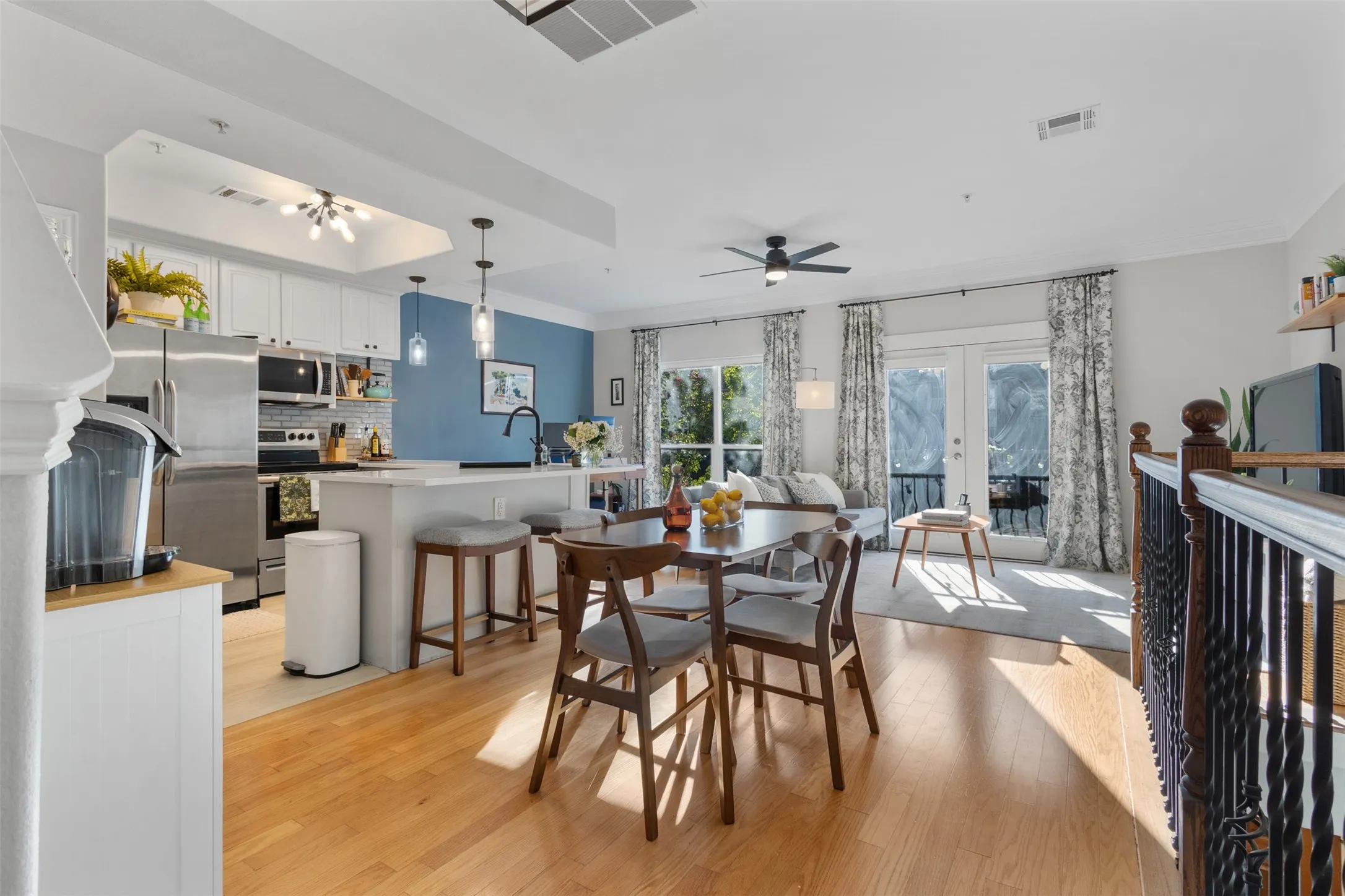 For Sale in Dallas County , 5702 Hudson Street 6, Dallas, Texas 75206, 2 Bedrooms, 3 Bathrooms, 2 Garage spaces, 1,235 Sqft, built in 2005, Price $440,000, mls#21315429, Real Estate Agent in Dallas, Homes For Sale in Dallas county, Homes For Sale in Dallas, Realtor in Dallas Texas, Real Estate Brokerage Independent Realty Texas, Luminita Cordes Realtor