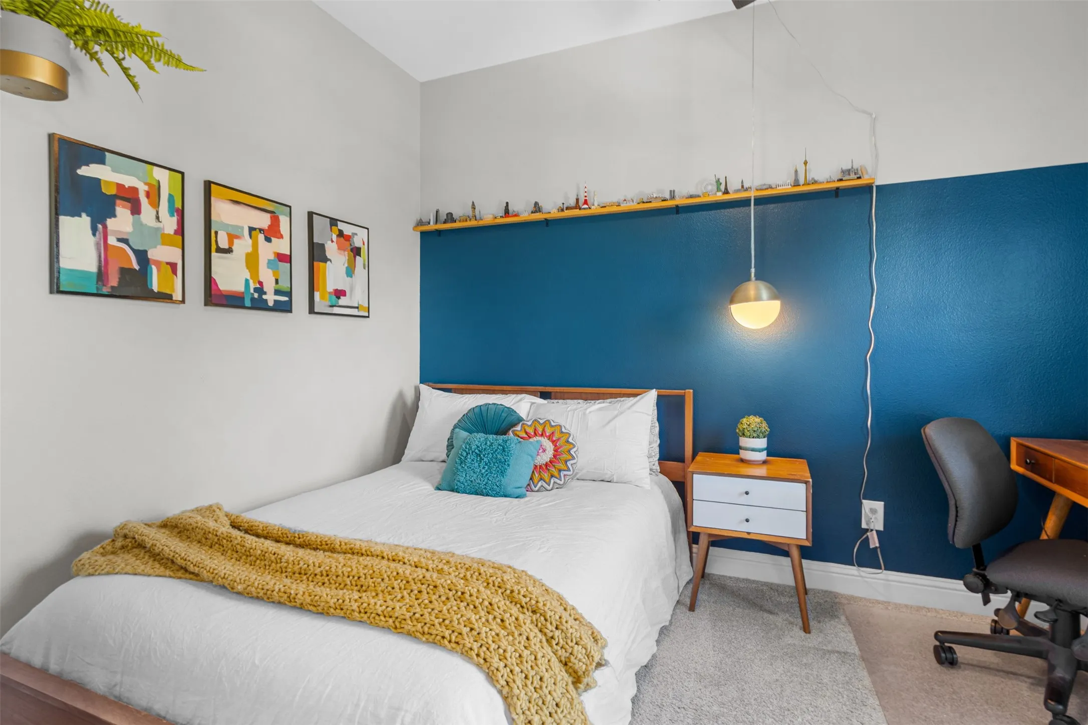 For Sale in Dallas County , 5702 Hudson Street 6, Dallas, Texas 75206, 2 Bedrooms, 3 Bathrooms, 2 Garage spaces, 1,235 Sqft, built in 2005, Price $440,000, mls#21315429, Real Estate Agent in Dallas, Homes For Sale in Dallas county, Homes For Sale in Dallas, Realtor in Dallas Texas, Real Estate Brokerage Independent Realty Texas, Luminita Cordes Realtor