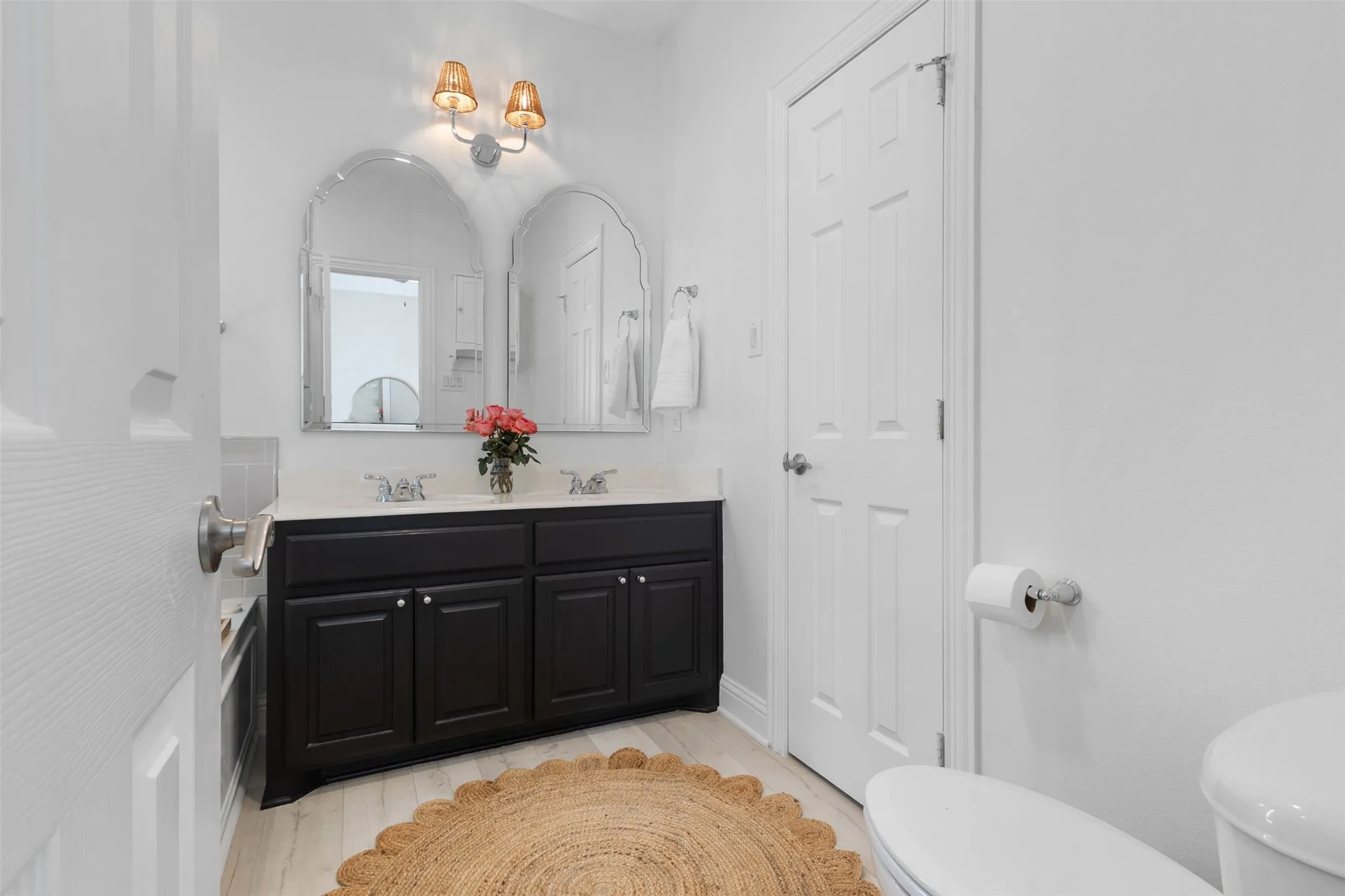 For Sale in Dallas County , 5702 Hudson Street 6, Dallas, Texas 75206, 2 Bedrooms, 3 Bathrooms, 2 Garage spaces, 1,235 Sqft, built in 2005, Price $440,000, mls#21315429, Real Estate Agent in Dallas, Homes For Sale in Dallas county, Homes For Sale in Dallas, Realtor in Dallas Texas, Real Estate Brokerage Independent Realty Texas, Luminita Cordes Realtor