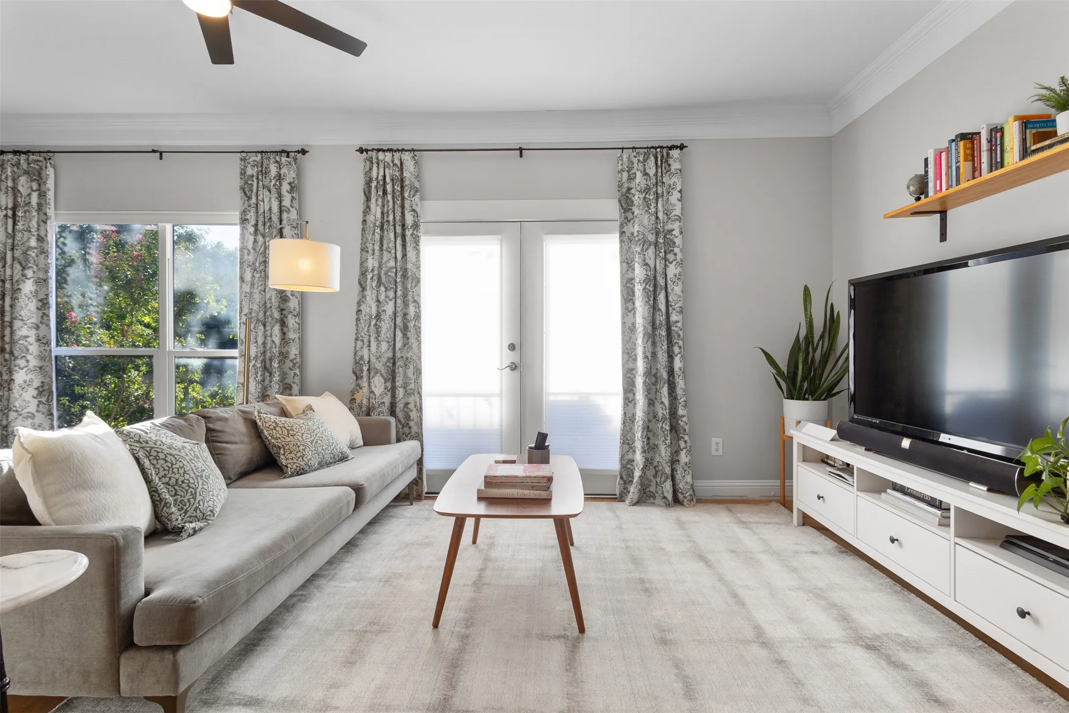 For Sale in Dallas County , 5702 Hudson Street 6, Dallas, Texas 75206, 2 Bedrooms, 3 Bathrooms, 2 Garage spaces, 1,235 Sqft, built in 2005, Price $440,000, mls#21315429, Real Estate Agent in Dallas, Homes For Sale in Dallas county, Homes For Sale in Dallas, Realtor in Dallas Texas, Real Estate Brokerage Independent Realty Texas, Luminita Cordes Realtor