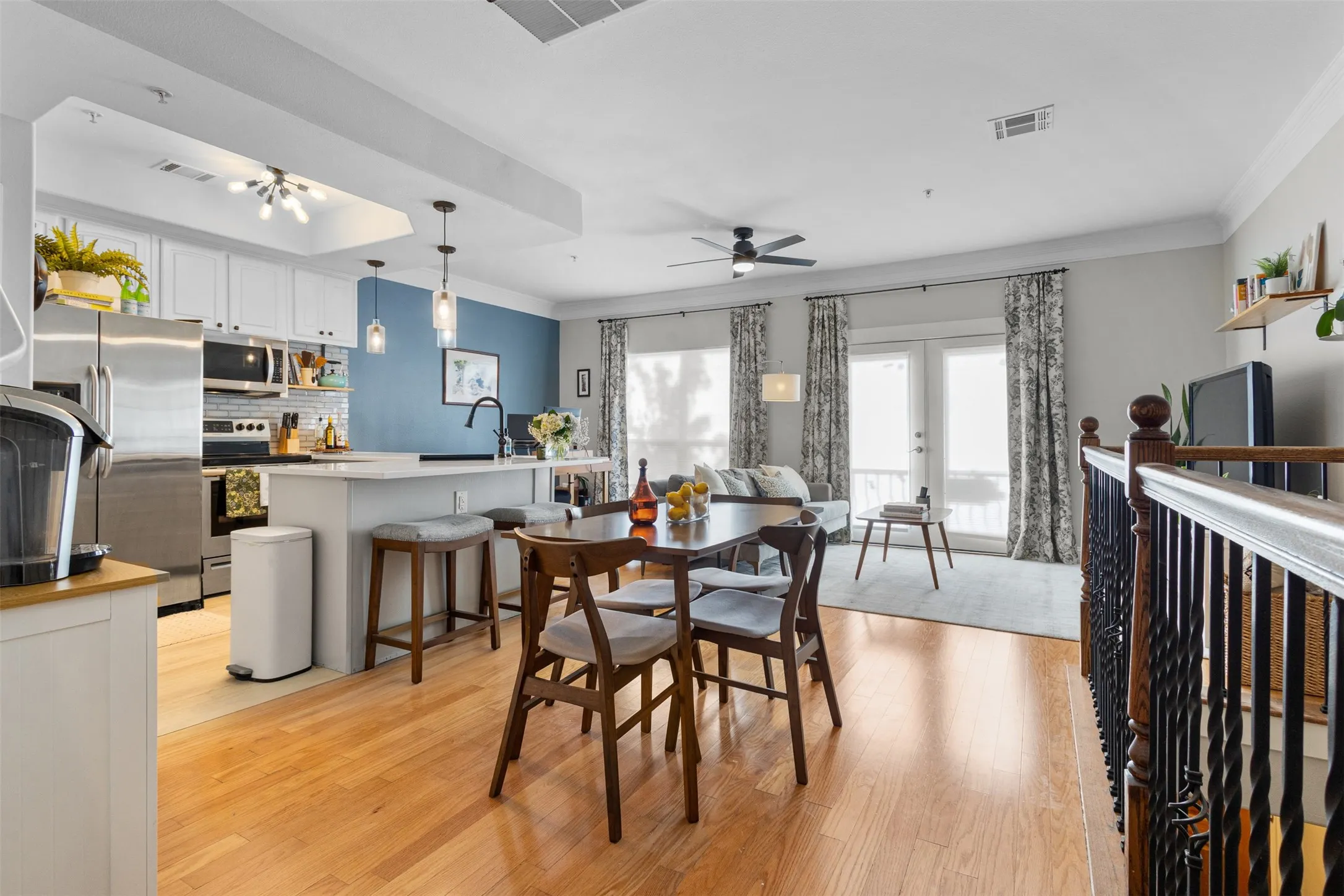 For Sale in Dallas County , 5702 Hudson Street 6, Dallas, Texas 75206, 2 Bedrooms, 3 Bathrooms, 2 Garage spaces, 1,235 Sqft, built in 2005, Price $440,000, mls#21315429, Real Estate Agent in Dallas, Homes For Sale in Dallas county, Homes For Sale in Dallas, Realtor in Dallas Texas, Real Estate Brokerage Independent Realty Texas, Luminita Cordes Realtor