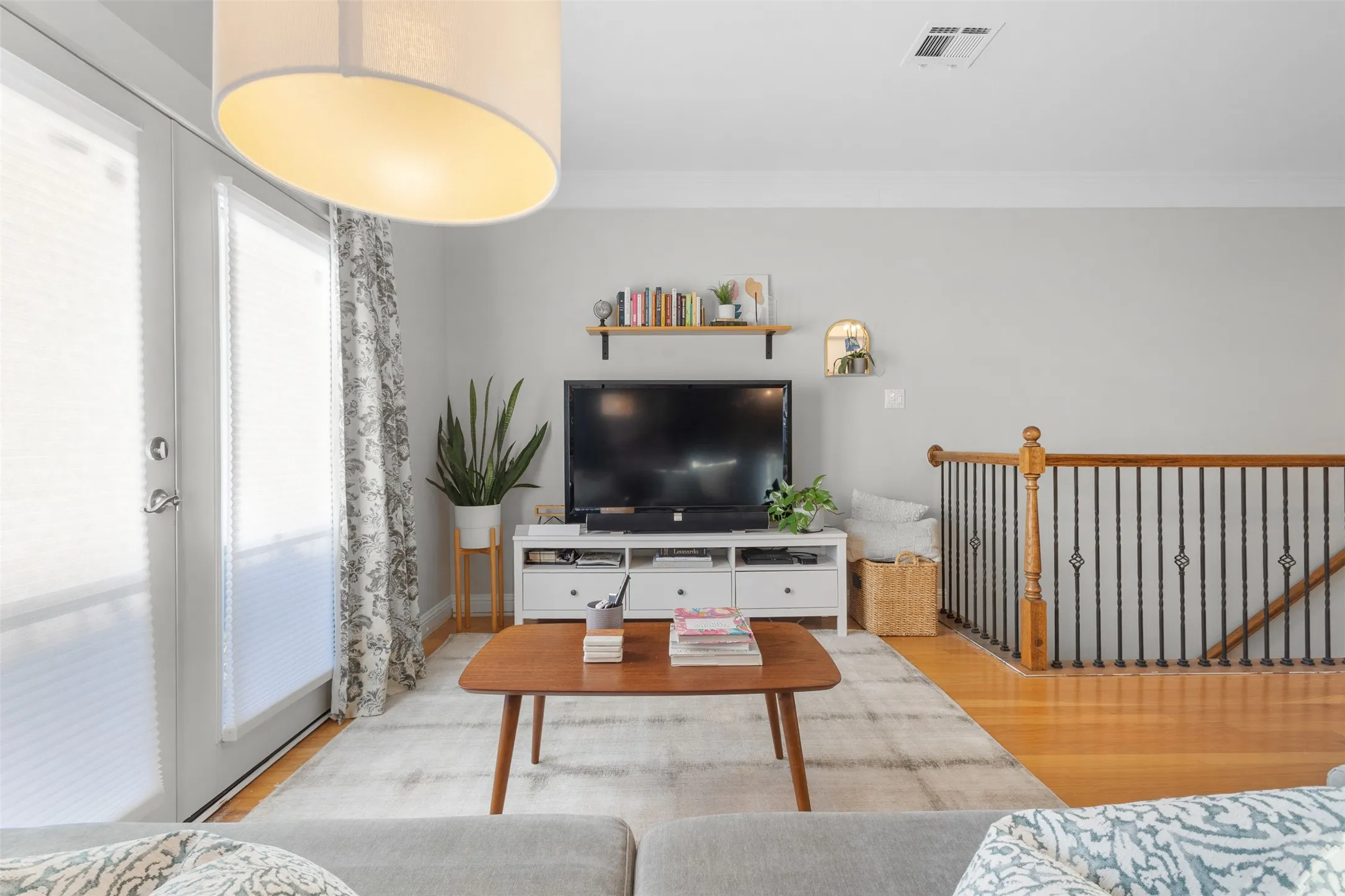 For Sale in Dallas County , 5702 Hudson Street 6, Dallas, Texas 75206, 2 Bedrooms, 3 Bathrooms, 2 Garage spaces, 1,235 Sqft, built in 2005, Price $440,000, mls#21315429, Real Estate Agent in Dallas, Homes For Sale in Dallas county, Homes For Sale in Dallas, Realtor in Dallas Texas, Real Estate Brokerage Independent Realty Texas, Luminita Cordes Realtor