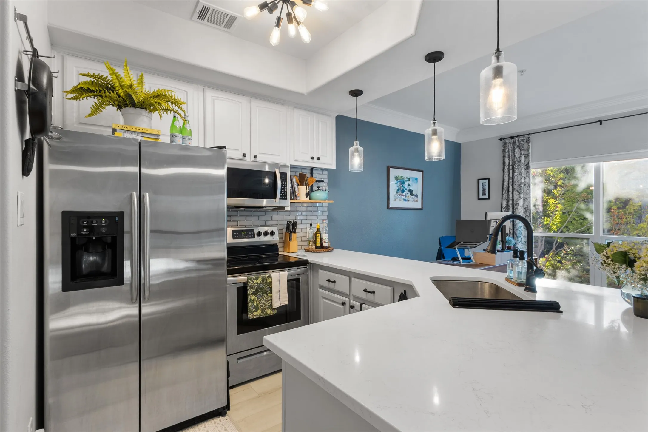 For Sale in Dallas County , 5702 Hudson Street 6, Dallas, Texas 75206, 2 Bedrooms, 3 Bathrooms, 2 Garage spaces, 1,235 Sqft, built in 2005, Price $440,000, mls#21315429, Real Estate Agent in Dallas, Homes For Sale in Dallas county, Homes For Sale in Dallas, Realtor in Dallas Texas, Real Estate Brokerage Independent Realty Texas, Luminita Cordes Realtor