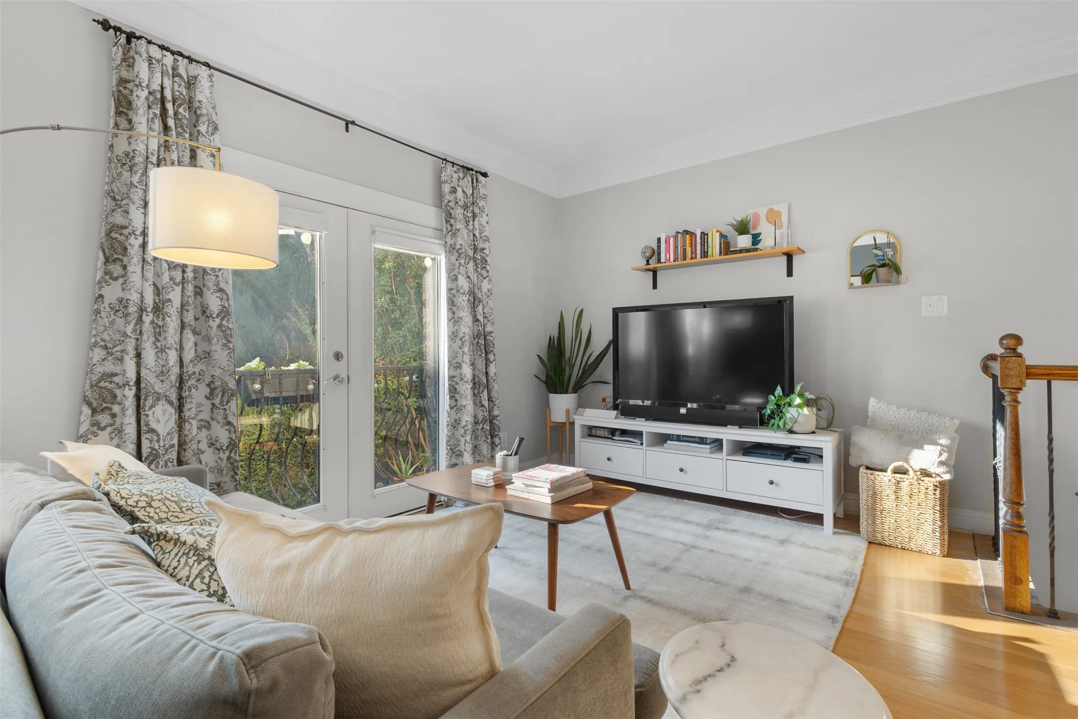 For Sale in Dallas County , 5702 Hudson Street 6, Dallas, Texas 75206, 2 Bedrooms, 3 Bathrooms, 2 Garage spaces, 1,235 Sqft, built in 2005, Price $440,000, mls#21315429, Real Estate Agent in Dallas, Homes For Sale in Dallas county, Homes For Sale in Dallas, Realtor in Dallas Texas, Real Estate Brokerage Independent Realty Texas, Luminita Cordes Realtor