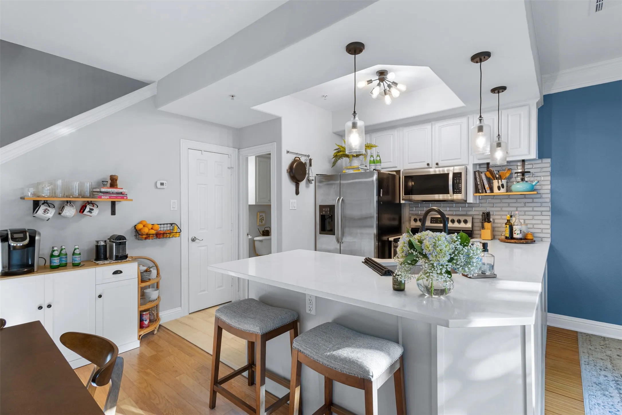 For Sale in Dallas County , 5702 Hudson Street 6, Dallas, Texas 75206, 2 Bedrooms, 3 Bathrooms, 2 Garage spaces, 1,235 Sqft, built in 2005, Price $440,000, mls#21315429, Real Estate Agent in Dallas, Homes For Sale in Dallas county, Homes For Sale in Dallas, Realtor in Dallas Texas, Real Estate Brokerage Independent Realty Texas, Luminita Cordes Realtor