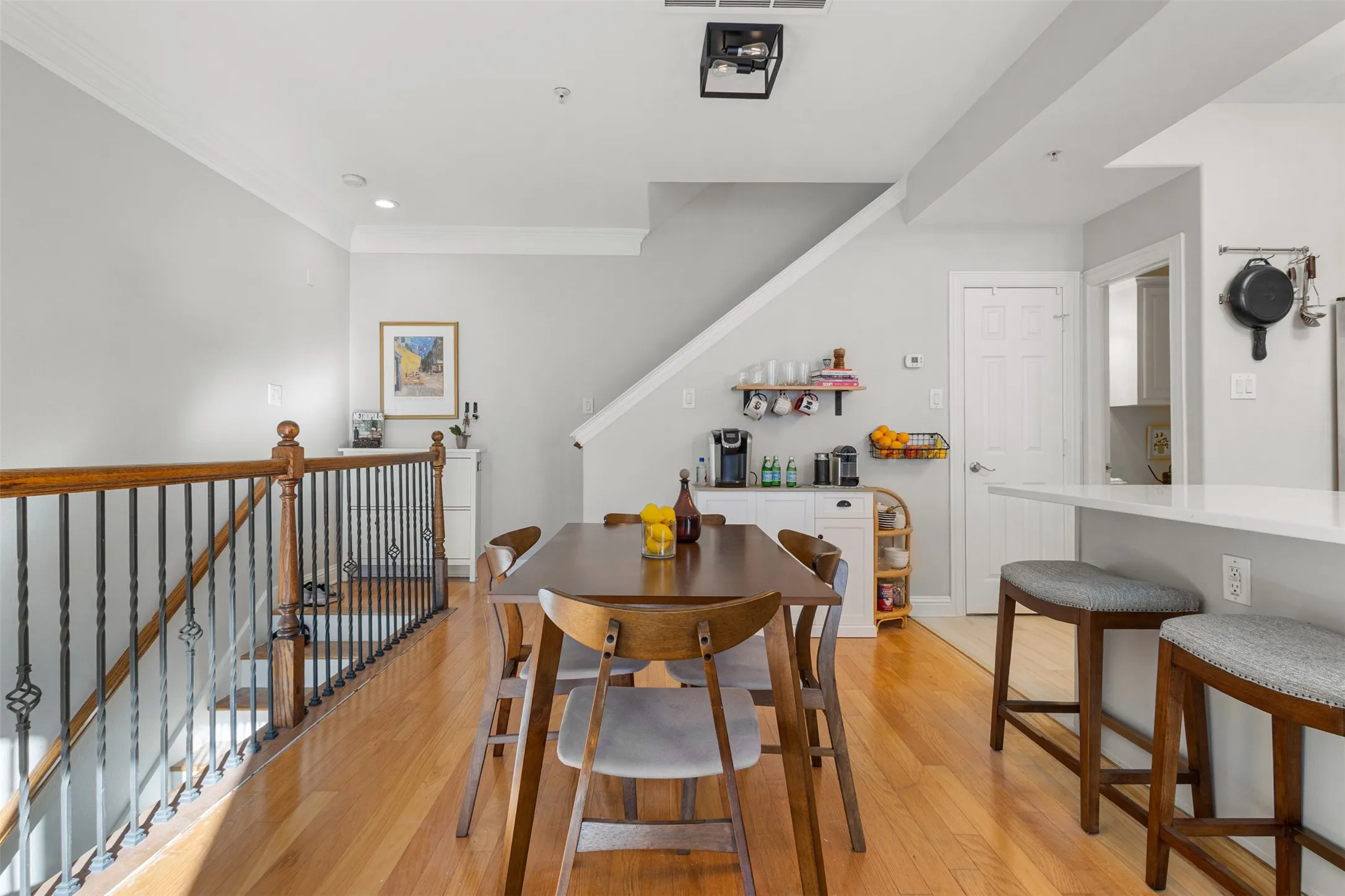 For Sale in Dallas County , 5702 Hudson Street 6, Dallas, Texas 75206, 2 Bedrooms, 3 Bathrooms, 2 Garage spaces, 1,235 Sqft, built in 2005, Price $440,000, mls#21315429, Real Estate Agent in Dallas, Homes For Sale in Dallas county, Homes For Sale in Dallas, Realtor in Dallas Texas, Real Estate Brokerage Independent Realty Texas, Luminita Cordes Realtor