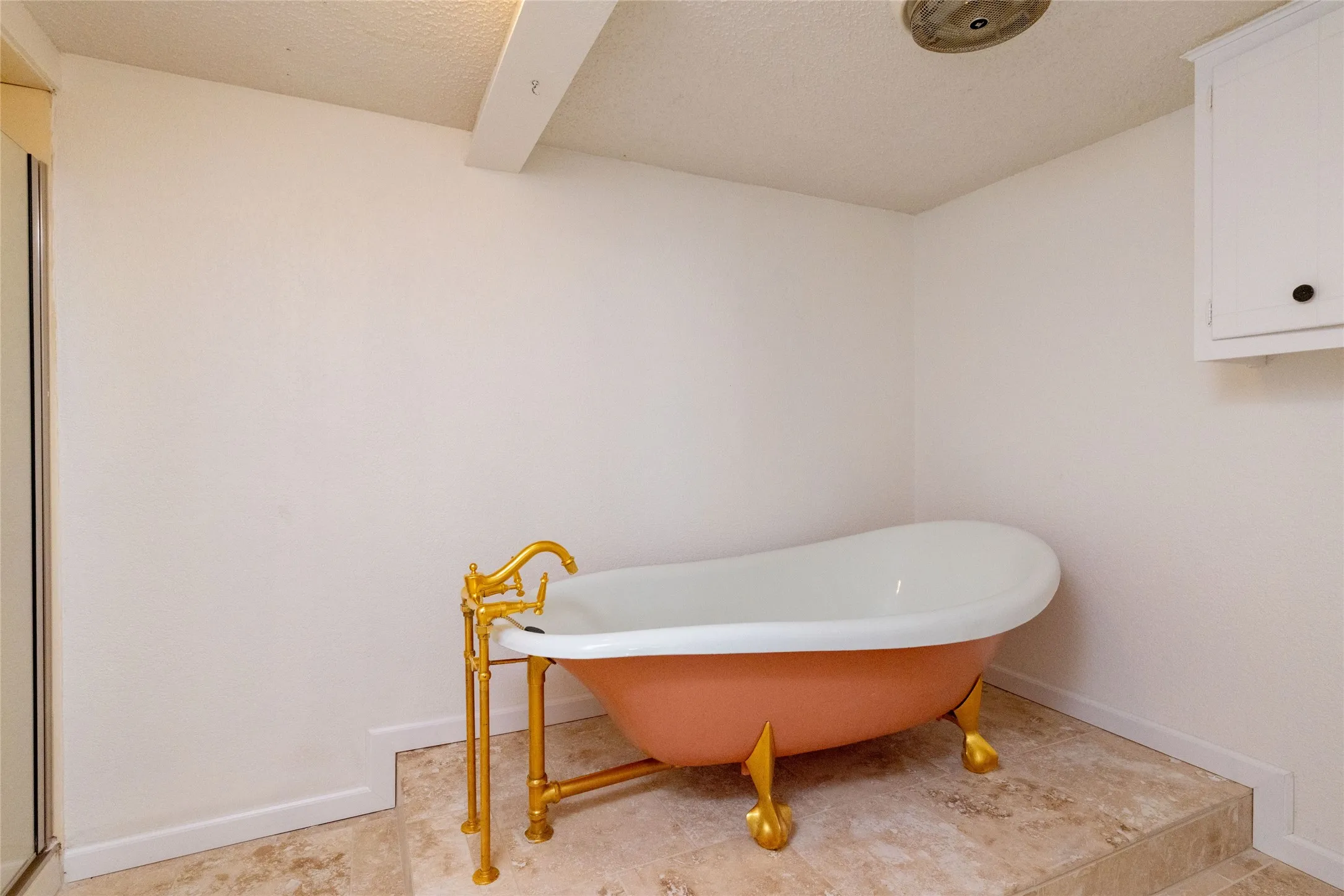12.8 x 13.3 Downstairs master bath Freestanding bathtub with gold-finish claw feet and matching faucet