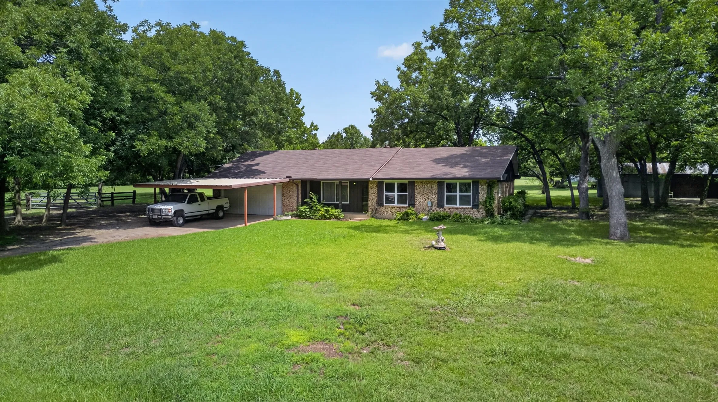 Single Family Residence For Sale in Ellis County , 1007 Johnson Lane, Ovilla, Texas 76065, 4 Bedroom, 2 Bathroom, 2 Garage spaces, 2,062 Sqft, built in 1972, mls#21307798, Real Estate Agent in Ovilla, Homes For Sale in Ellis county, Homes For Sale in Ovilla, Realtor in Ovilla Texas, Real Estate Brokerage Independent Realty Texas, Luminita Cordes Realtor