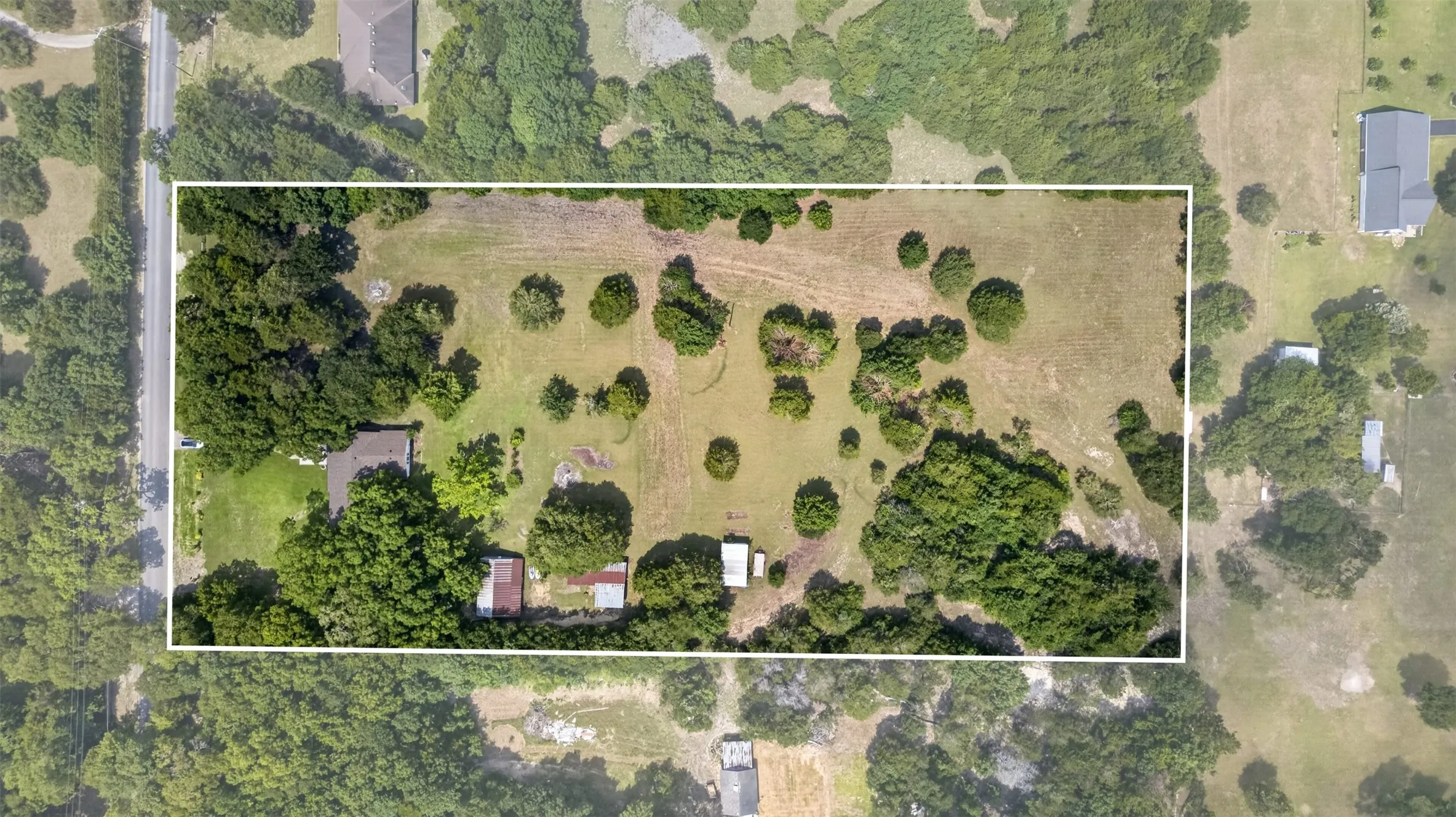 Single Family Residence For Sale in Ellis County , 1007 Johnson Lane, Ovilla, Texas 76065, 4 Bedroom, 2 Bathroom, 2 Garage spaces, 2,062 Sqft, built in 1972, mls#21307798, Real Estate Agent in Ovilla, Homes For Sale in Ellis county, Homes For Sale in Ovilla, Realtor in Ovilla Texas, Real Estate Brokerage Independent Realty Texas, Luminita Cordes Realtor