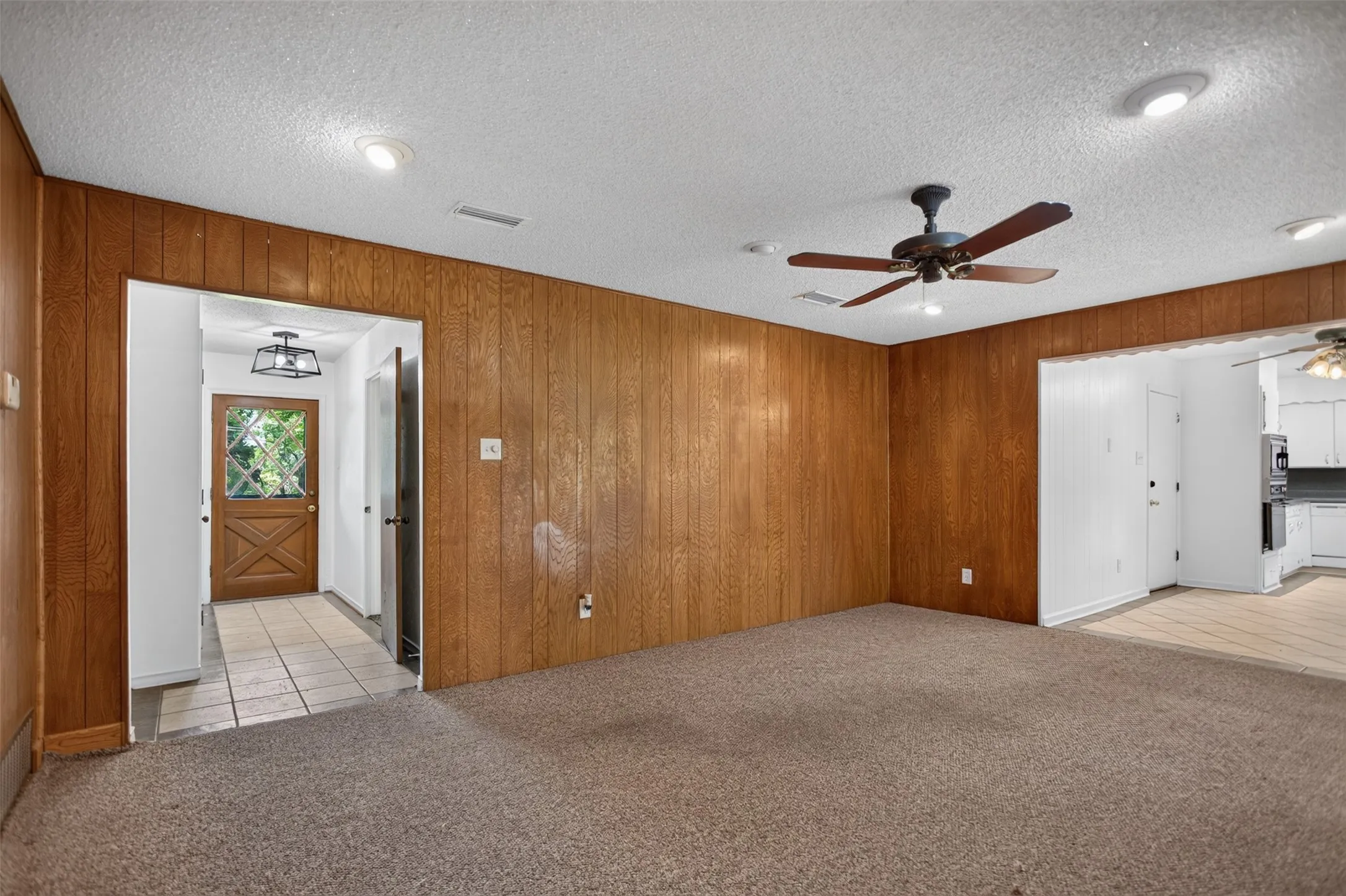 Single Family Residence For Sale in Ellis County , 1007 Johnson Lane, Ovilla, Texas 76065, 4 Bedroom, 2 Bathroom, 2 Garage spaces, 2,062 Sqft, built in 1972, mls#21307798, Real Estate Agent in Ovilla, Homes For Sale in Ellis county, Homes For Sale in Ovilla, Realtor in Ovilla Texas, Real Estate Brokerage Independent Realty Texas, Luminita Cordes Realtor