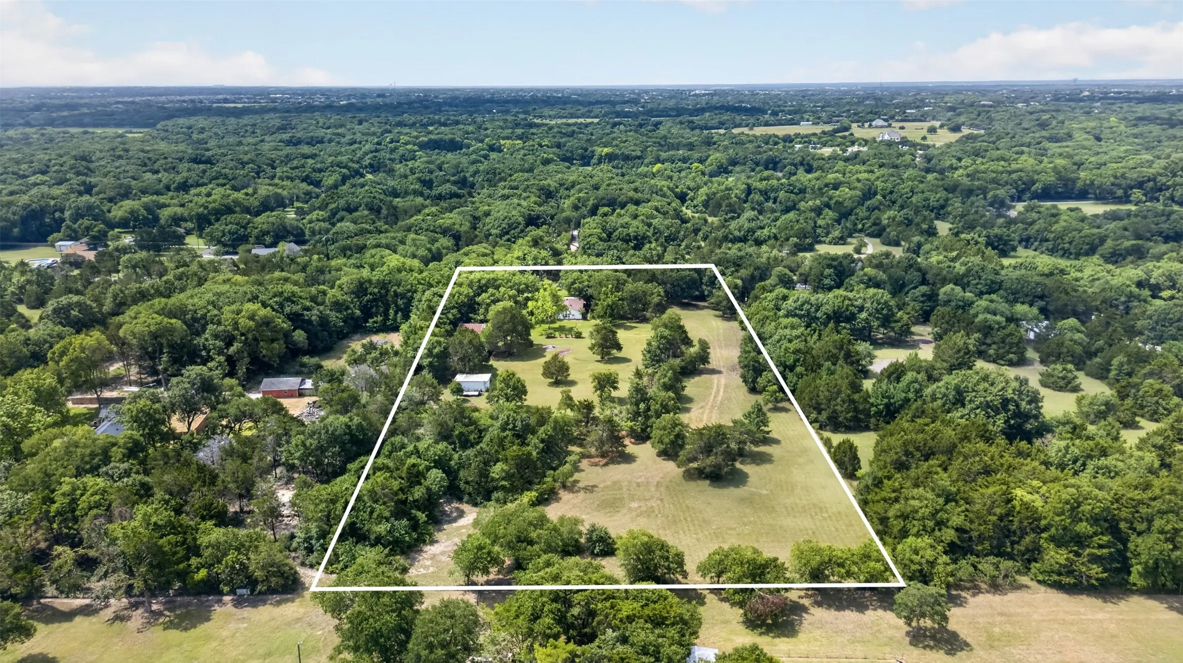 Single Family Residence For Sale in Ellis County , 1007 Johnson Lane, Ovilla, Texas 76065, 4 Bedroom, 2 Bathroom, 2 Garage spaces, 2,062 Sqft, built in 1972, mls#21307798, Real Estate Agent in Ovilla, Homes For Sale in Ellis county, Homes For Sale in Ovilla, Realtor in Ovilla Texas, Real Estate Brokerage Independent Realty Texas, Luminita Cordes Realtor
