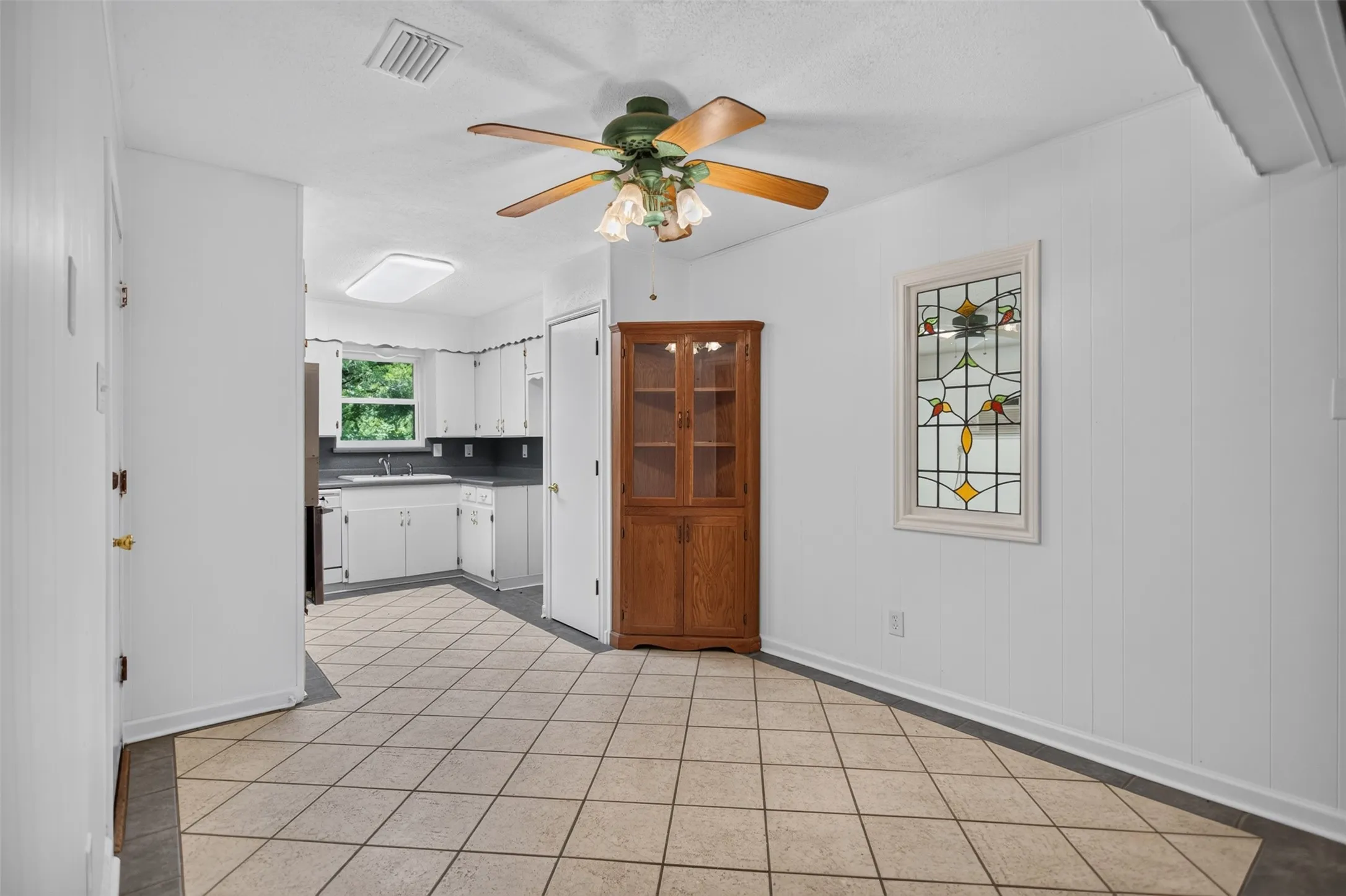 Single Family Residence For Sale in Ellis County , 1007 Johnson Lane, Ovilla, Texas 76065, 4 Bedroom, 2 Bathroom, 2 Garage spaces, 2,062 Sqft, built in 1972, mls#21307798, Real Estate Agent in Ovilla, Homes For Sale in Ellis county, Homes For Sale in Ovilla, Realtor in Ovilla Texas, Real Estate Brokerage Independent Realty Texas, Luminita Cordes Realtor