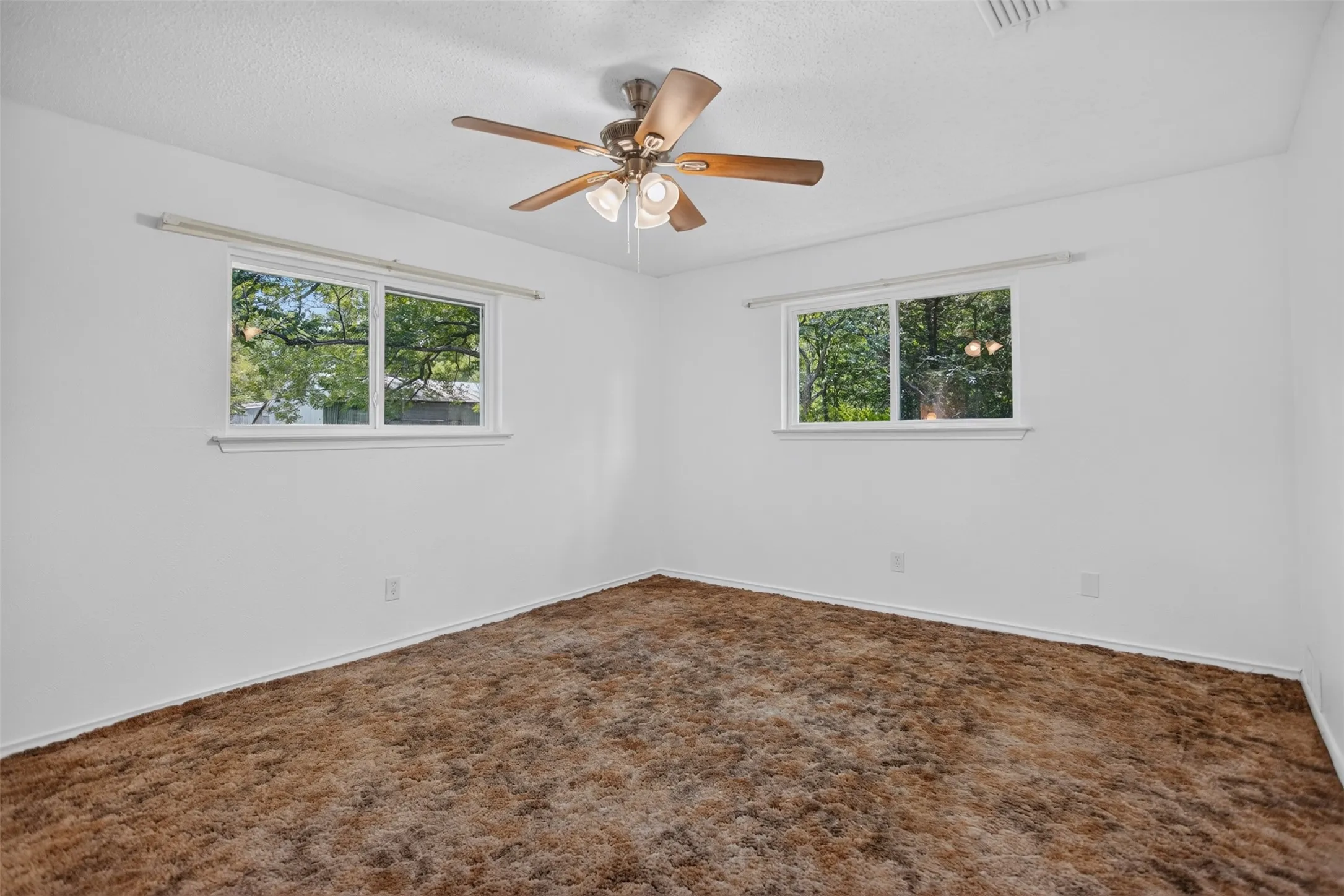 Single Family Residence For Sale in Ellis County , 1007 Johnson Lane, Ovilla, Texas 76065, 4 Bedroom, 2 Bathroom, 2 Garage spaces, 2,062 Sqft, built in 1972, mls#21307798, Real Estate Agent in Ovilla, Homes For Sale in Ellis county, Homes For Sale in Ovilla, Realtor in Ovilla Texas, Real Estate Brokerage Independent Realty Texas, Luminita Cordes Realtor