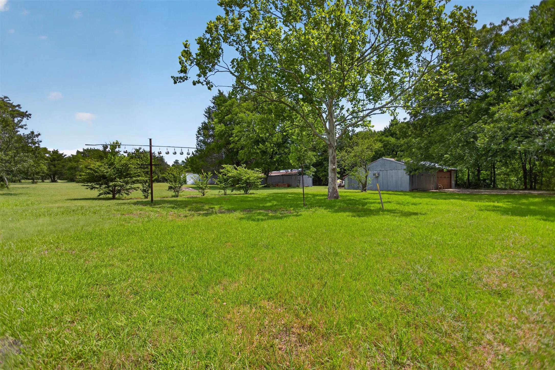 Single Family Residence For Sale in Ellis County , 1007 Johnson Lane, Ovilla, Texas 76065, 4 Bedroom, 2 Bathroom, 2 Garage spaces, 2,062 Sqft, built in 1972, mls#21307798, Real Estate Agent in Ovilla, Homes For Sale in Ellis county, Homes For Sale in Ovilla, Realtor in Ovilla Texas, Real Estate Brokerage Independent Realty Texas, Luminita Cordes Realtor