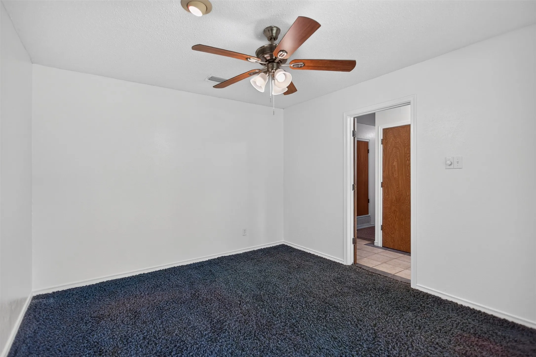 Single Family Residence For Sale in Ellis County , 1007 Johnson Lane, Ovilla, Texas 76065, 4 Bedroom, 2 Bathroom, 2 Garage spaces, 2,062 Sqft, built in 1972, mls#21307798, Real Estate Agent in Ovilla, Homes For Sale in Ellis county, Homes For Sale in Ovilla, Realtor in Ovilla Texas, Real Estate Brokerage Independent Realty Texas, Luminita Cordes Realtor