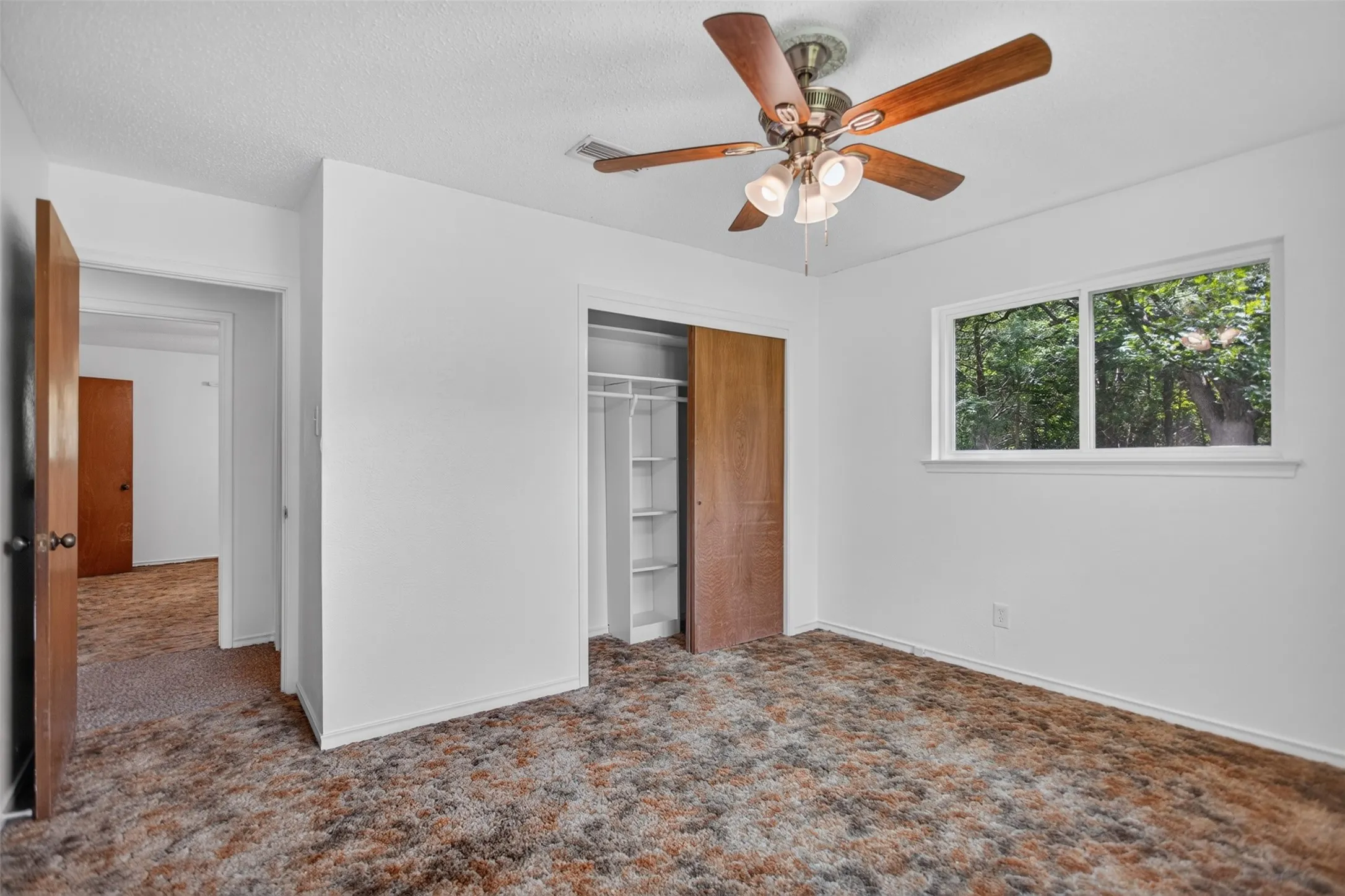 Single Family Residence For Sale in Ellis County , 1007 Johnson Lane, Ovilla, Texas 76065, 4 Bedroom, 2 Bathroom, 2 Garage spaces, 2,062 Sqft, built in 1972, mls#21307798, Real Estate Agent in Ovilla, Homes For Sale in Ellis county, Homes For Sale in Ovilla, Realtor in Ovilla Texas, Real Estate Brokerage Independent Realty Texas, Luminita Cordes Realtor