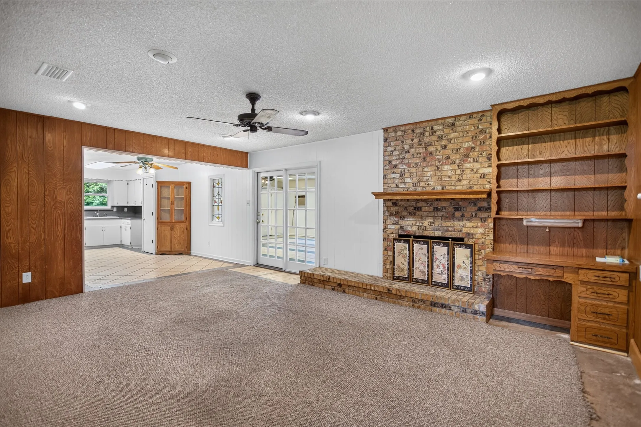 Single Family Residence For Sale in Ellis County , 1007 Johnson Lane, Ovilla, Texas 76065, 4 Bedroom, 2 Bathroom, 2 Garage spaces, 2,062 Sqft, built in 1972, mls#21307798, Real Estate Agent in Ovilla, Homes For Sale in Ellis county, Homes For Sale in Ovilla, Realtor in Ovilla Texas, Real Estate Brokerage Independent Realty Texas, Luminita Cordes Realtor