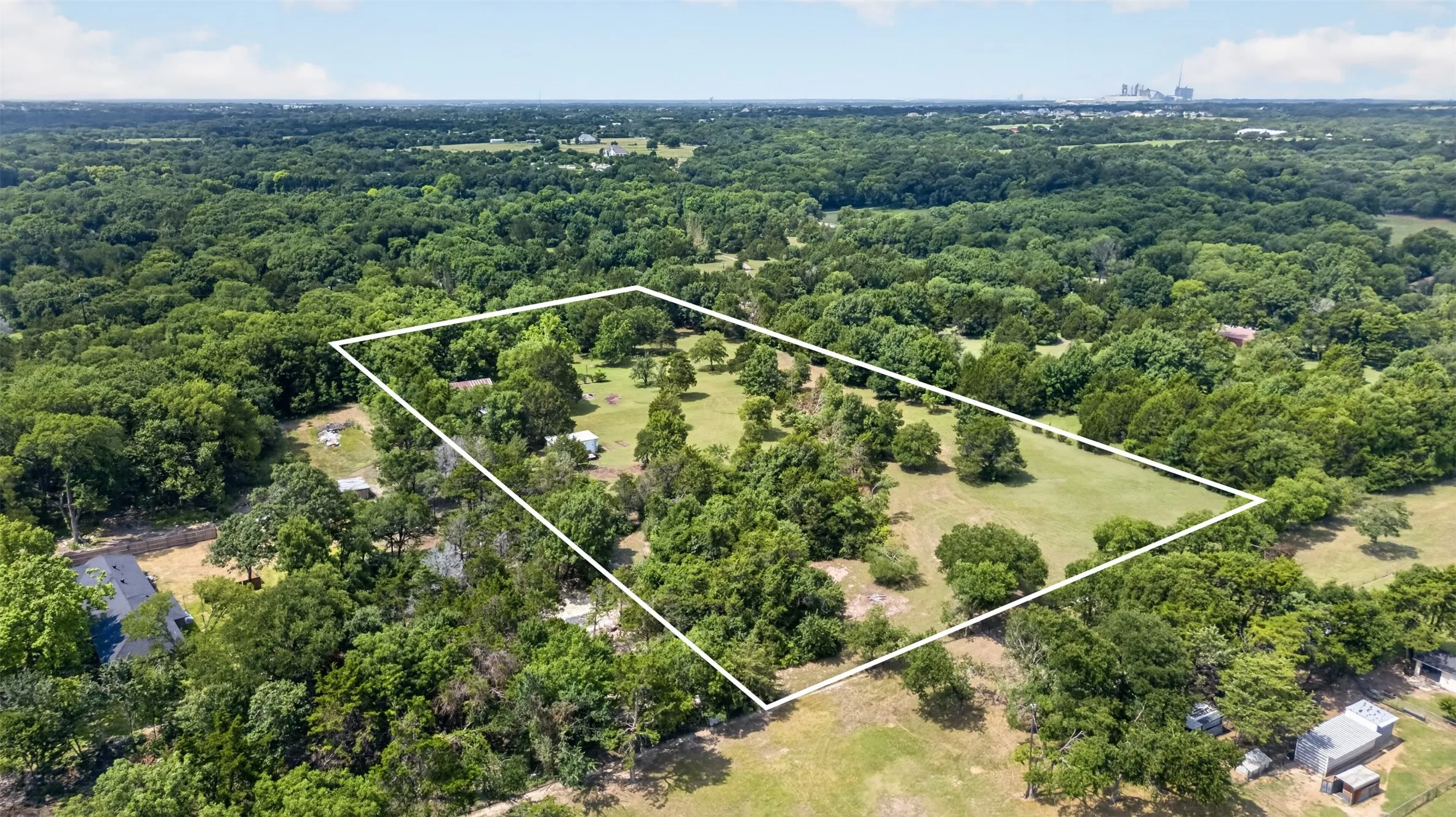 Single Family Residence For Sale in Ellis County , 1007 Johnson Lane, Ovilla, Texas 76065, 4 Bedroom, 2 Bathroom, 2 Garage spaces, 2,062 Sqft, built in 1972, mls#21307798, Real Estate Agent in Ovilla, Homes For Sale in Ellis county, Homes For Sale in Ovilla, Realtor in Ovilla Texas, Real Estate Brokerage Independent Realty Texas, Luminita Cordes Realtor
