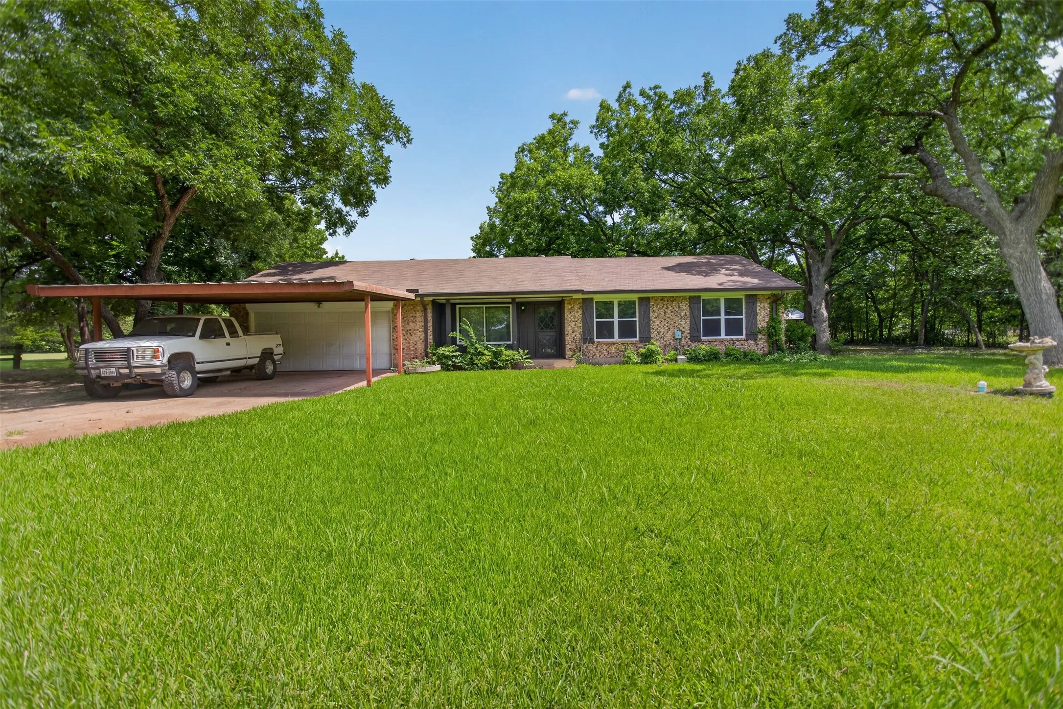 Single Family Residence For Sale in Ellis County , 1007 Johnson Lane, Ovilla, Texas 76065, 4 Bedroom, 2 Bathroom, 2 Garage spaces, 2,062 Sqft, built in 1972, mls#21307798, Real Estate Agent in Ovilla, Homes For Sale in Ellis county, Homes For Sale in Ovilla, Realtor in Ovilla Texas, Real Estate Brokerage Independent Realty Texas, Luminita Cordes Realtor