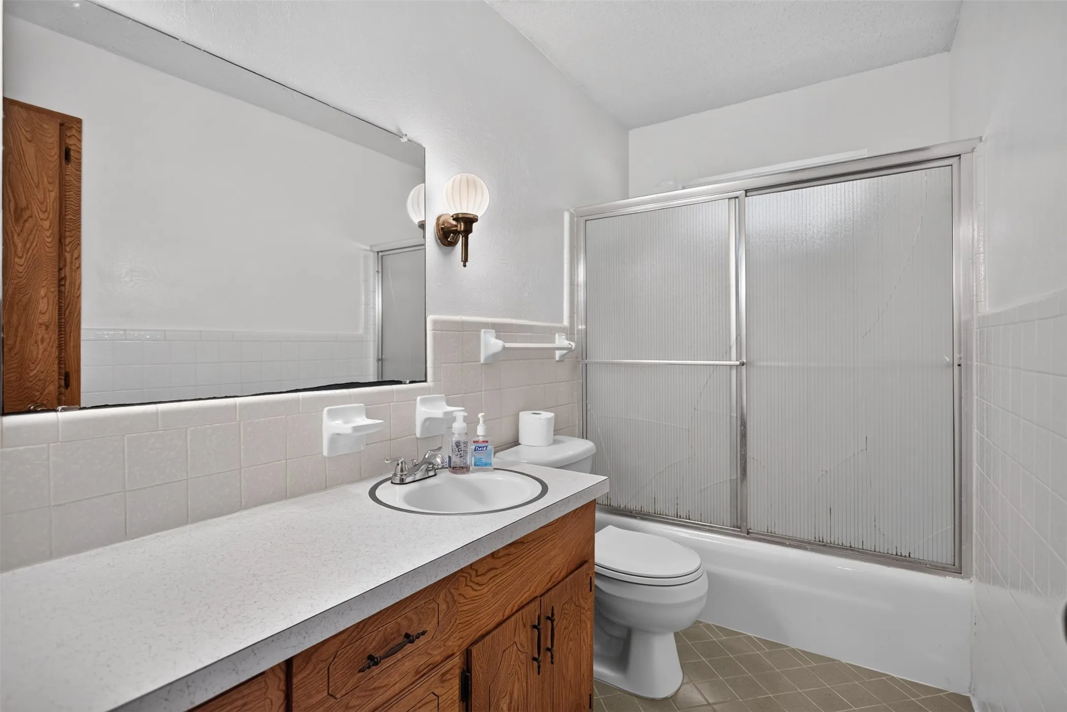 Single Family Residence For Sale in Ellis County , 1007 Johnson Lane, Ovilla, Texas 76065, 4 Bedroom, 2 Bathroom, 2 Garage spaces, 2,062 Sqft, built in 1972, mls#21307798, Real Estate Agent in Ovilla, Homes For Sale in Ellis county, Homes For Sale in Ovilla, Realtor in Ovilla Texas, Real Estate Brokerage Independent Realty Texas, Luminita Cordes Realtor