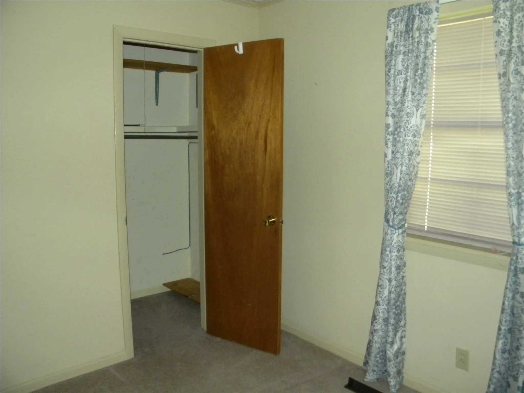 Middle Bedroom/Closet View