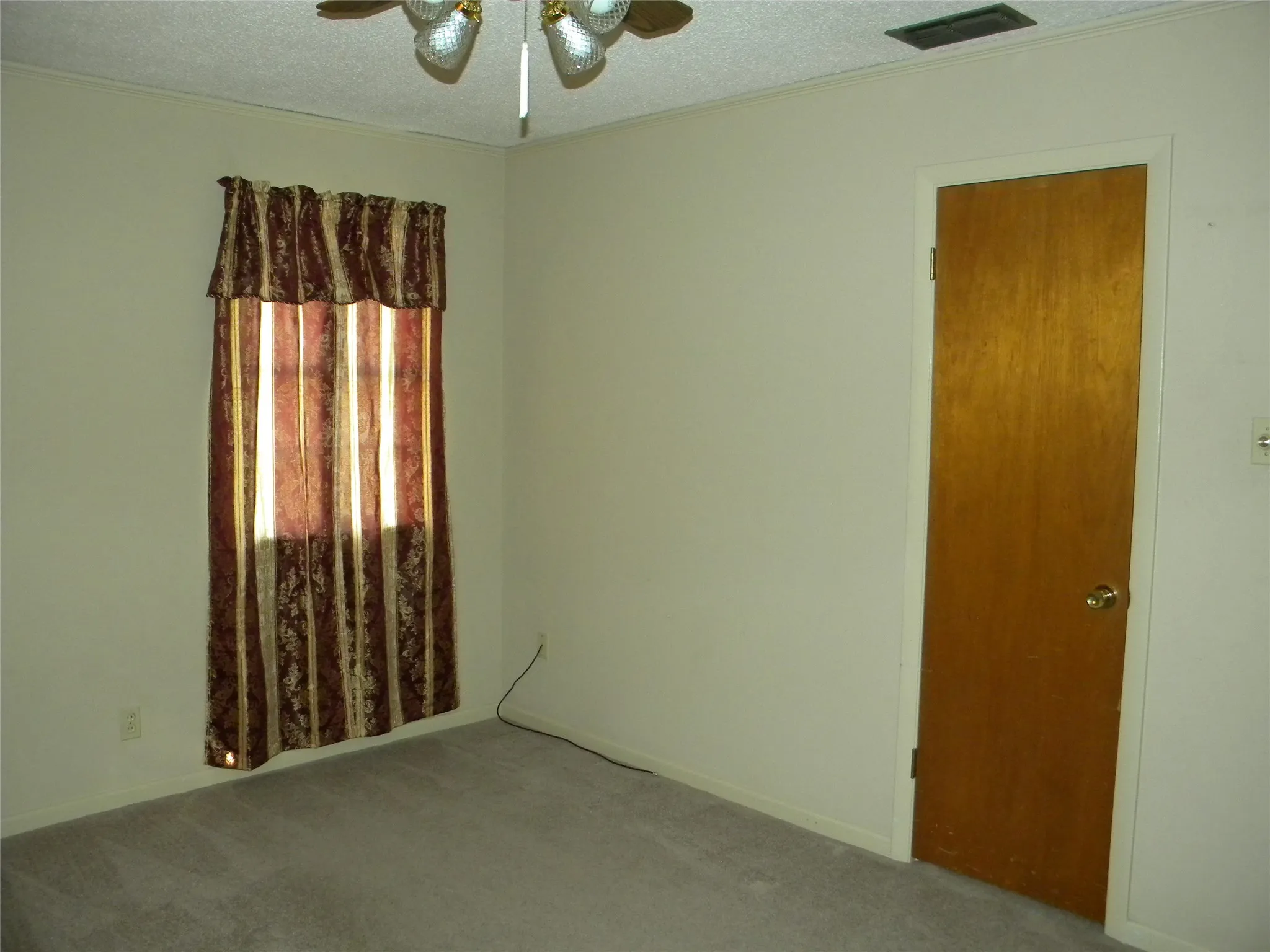 Front bedroom/Closet