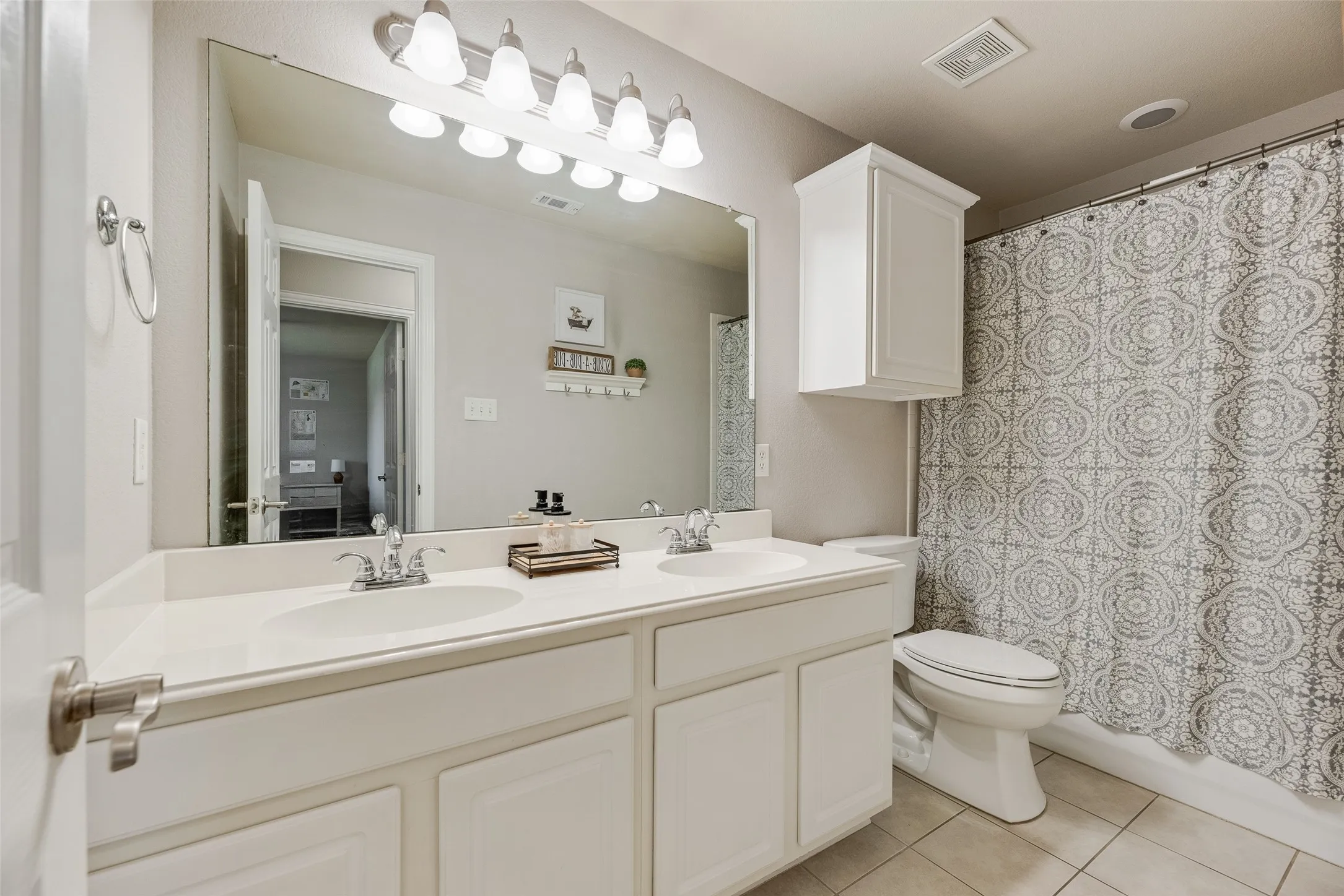 Single Family Residence For Sale in Kaufman County , 5454 Tree Grace Lane, Kaufman, Texas 75142, 4 Bedroom, 2 Bathroom, 2 Garage spaces, 2,527 Sqft, built in 2005, mls#21315455, Real Estate Agent in Kaufman, Homes For Sale in Kaufman county, Homes For Sale in Kaufman, Realtor in Kaufman Texas, Real Estate Brokerage Independent Realty Texas, Luminita Cordes Realtor