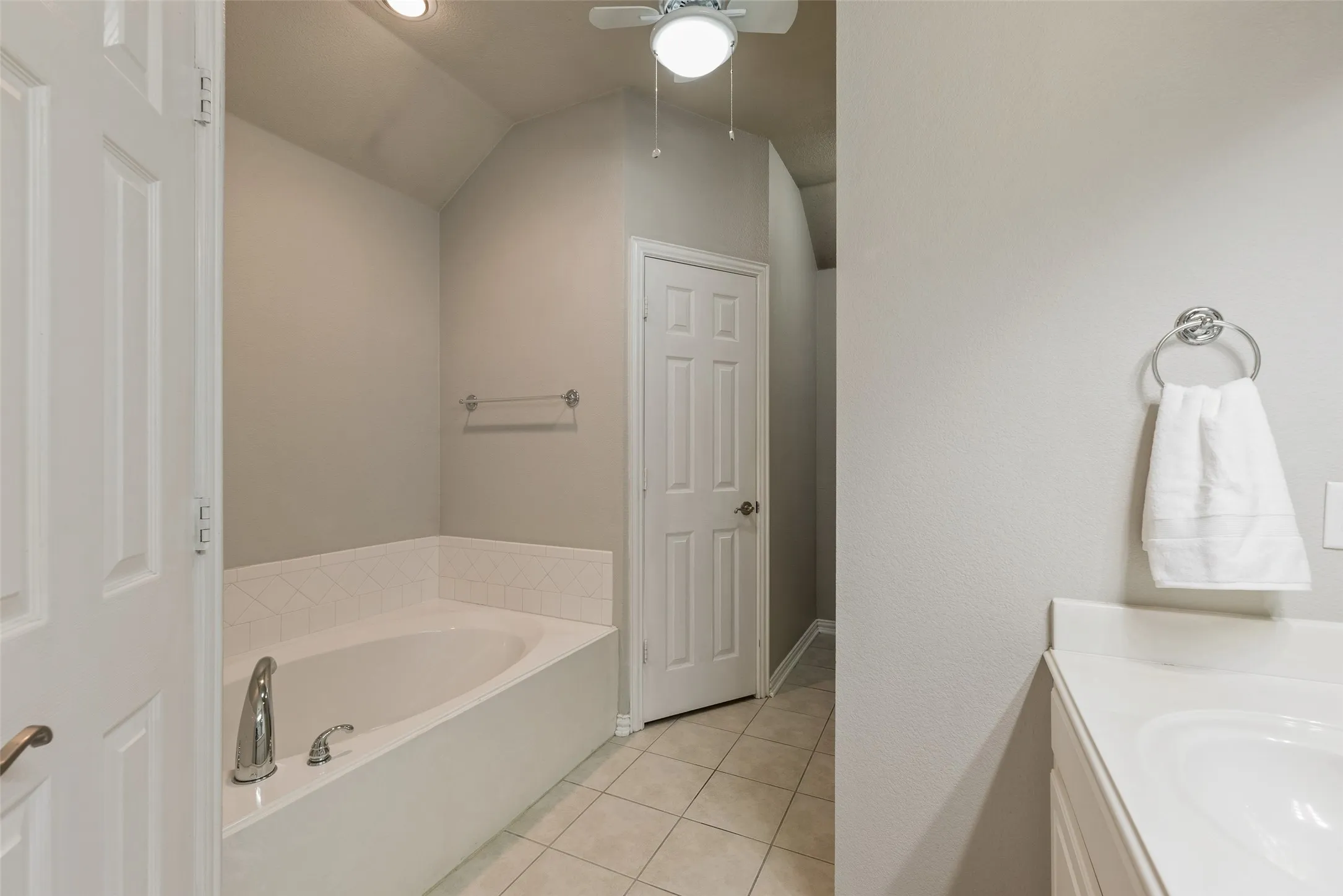 Single Family Residence For Sale in Kaufman County , 5454 Tree Grace Lane, Kaufman, Texas 75142, 4 Bedroom, 2 Bathroom, 2 Garage spaces, 2,527 Sqft, built in 2005, mls#21315455, Real Estate Agent in Kaufman, Homes For Sale in Kaufman county, Homes For Sale in Kaufman, Realtor in Kaufman Texas, Real Estate Brokerage Independent Realty Texas, Luminita Cordes Realtor