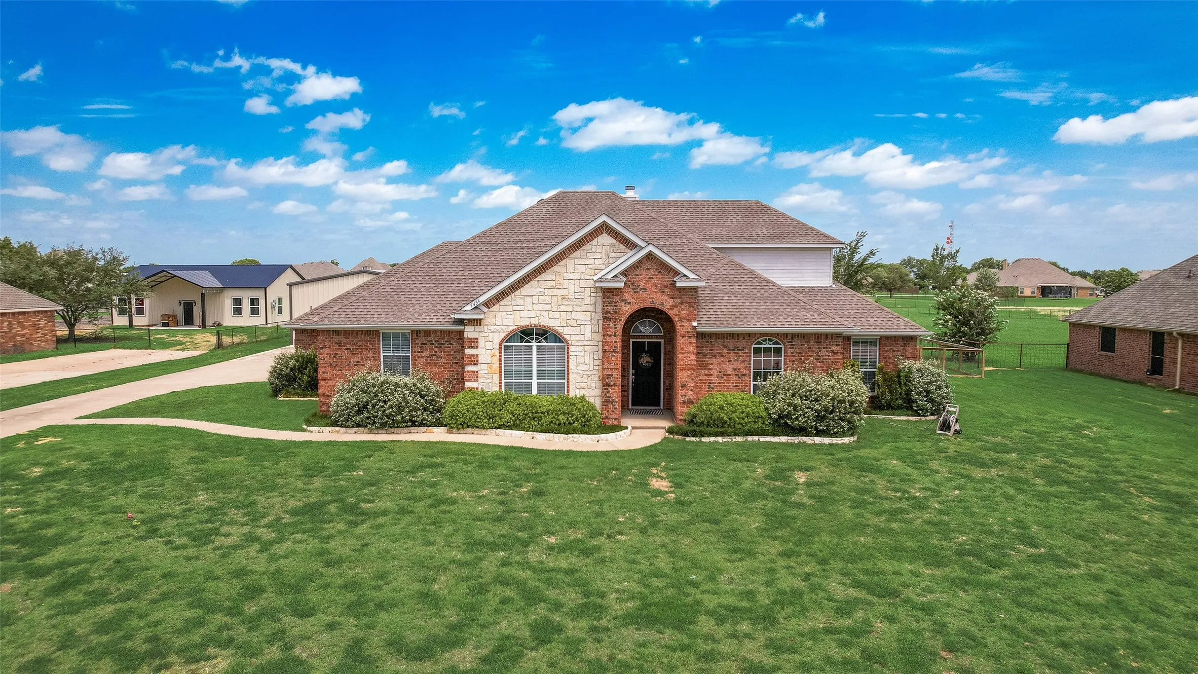 Single Family Residence For Sale in Kaufman County , 5454 Tree Grace Lane, Kaufman, Texas 75142, 4 Bedroom, 2 Bathroom, 2 Garage spaces, 2,527 Sqft, built in 2005, mls#21315455, Real Estate Agent in Kaufman, Homes For Sale in Kaufman county, Homes For Sale in Kaufman, Realtor in Kaufman Texas, Real Estate Brokerage Independent Realty Texas, Luminita Cordes Realtor