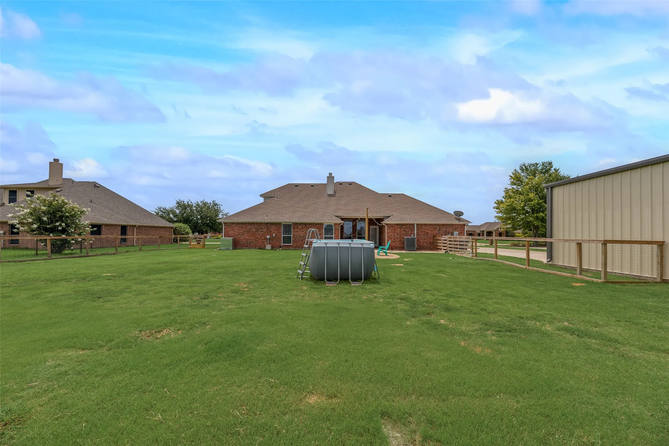 Single Family Residence For Sale in Kaufman County , 5454 Tree Grace Lane, Kaufman, Texas 75142, 4 Bedroom, 2 Bathroom, 2 Garage spaces, 2,527 Sqft, built in 2005, mls#21315455, Real Estate Agent in Kaufman, Homes For Sale in Kaufman county, Homes For Sale in Kaufman, Realtor in Kaufman Texas, Real Estate Brokerage Independent Realty Texas, Luminita Cordes Realtor