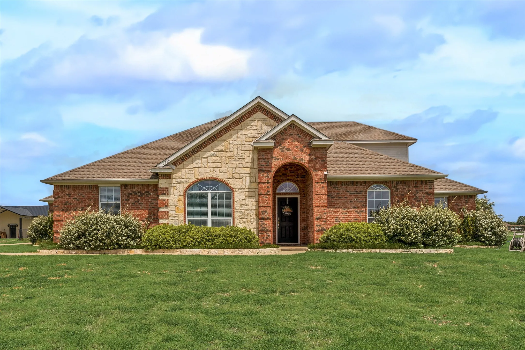 Single Family Residence For Sale in Kaufman County , 5454 Tree Grace Lane, Kaufman, Texas 75142, 4 Bedroom, 2 Bathroom, 2 Garage spaces, 2,527 Sqft, built in 2005, mls#21315455, Real Estate Agent in Kaufman, Homes For Sale in Kaufman county, Homes For Sale in Kaufman, Realtor in Kaufman Texas, Real Estate Brokerage Independent Realty Texas, Luminita Cordes Realtor