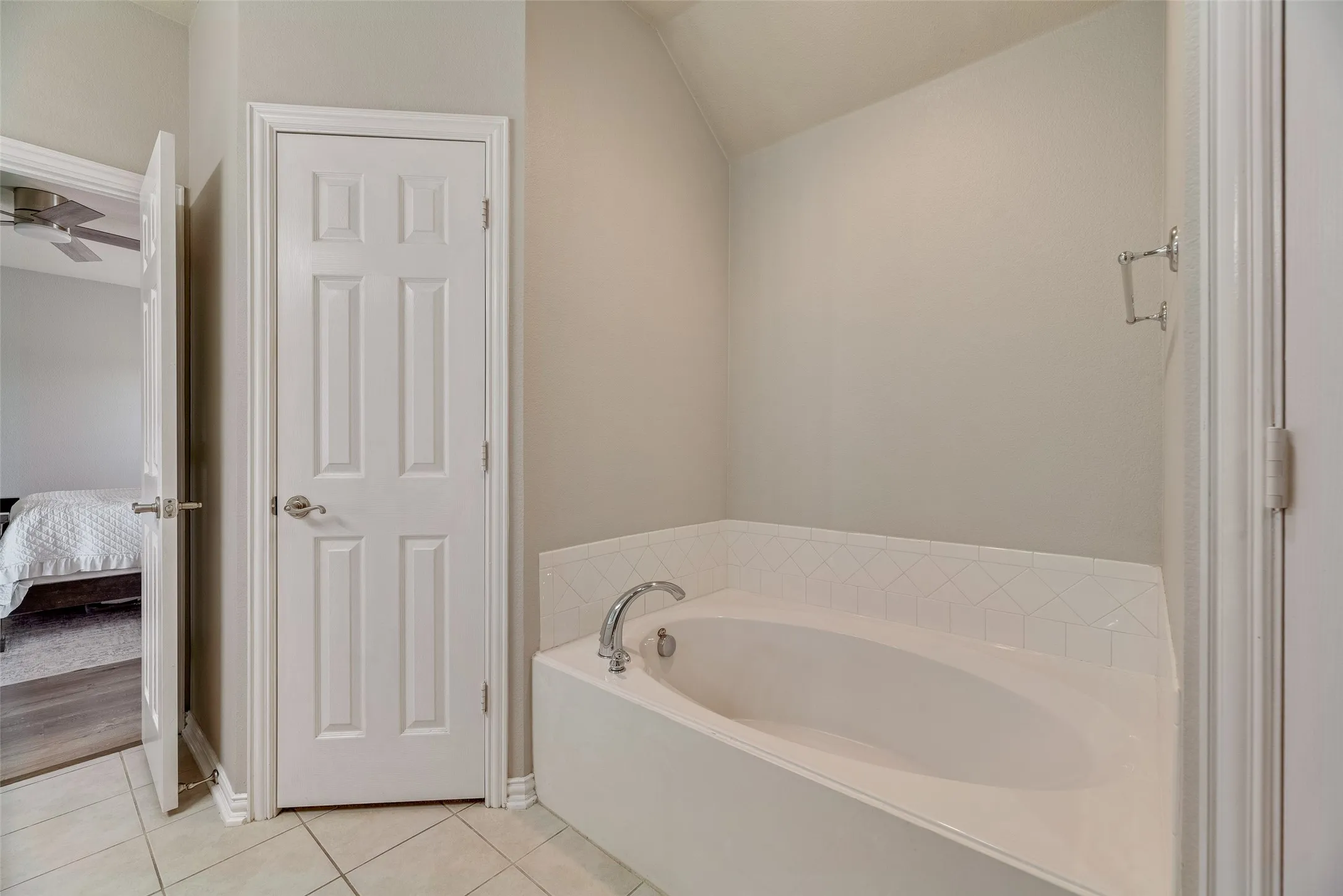 Single Family Residence For Sale in Kaufman County , 5454 Tree Grace Lane, Kaufman, Texas 75142, 4 Bedroom, 2 Bathroom, 2 Garage spaces, 2,527 Sqft, built in 2005, mls#21315455, Real Estate Agent in Kaufman, Homes For Sale in Kaufman county, Homes For Sale in Kaufman, Realtor in Kaufman Texas, Real Estate Brokerage Independent Realty Texas, Luminita Cordes Realtor