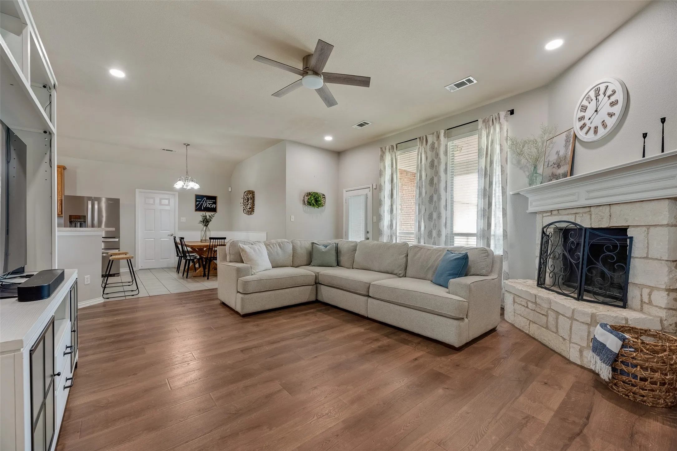 Single Family Residence For Sale in Kaufman County , 5454 Tree Grace Lane, Kaufman, Texas 75142, 4 Bedroom, 2 Bathroom, 2 Garage spaces, 2,527 Sqft, built in 2005, mls#21315455, Real Estate Agent in Kaufman, Homes For Sale in Kaufman county, Homes For Sale in Kaufman, Realtor in Kaufman Texas, Real Estate Brokerage Independent Realty Texas, Luminita Cordes Realtor