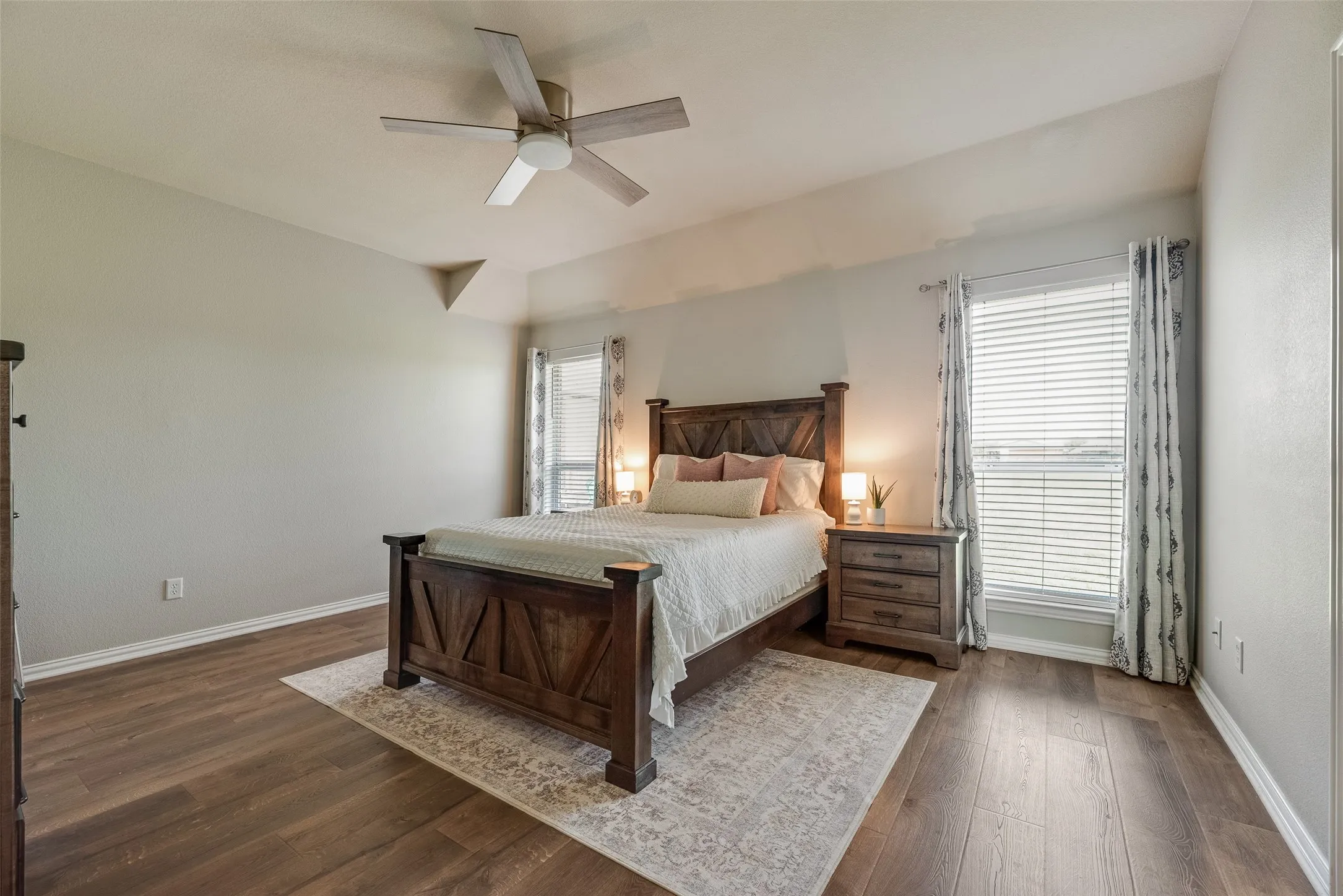 Single Family Residence For Sale in Kaufman County , 5454 Tree Grace Lane, Kaufman, Texas 75142, 4 Bedroom, 2 Bathroom, 2 Garage spaces, 2,527 Sqft, built in 2005, mls#21315455, Real Estate Agent in Kaufman, Homes For Sale in Kaufman county, Homes For Sale in Kaufman, Realtor in Kaufman Texas, Real Estate Brokerage Independent Realty Texas, Luminita Cordes Realtor