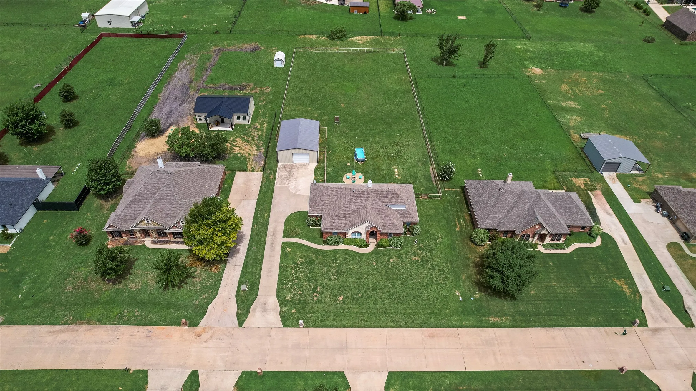 Single Family Residence For Sale in Kaufman County , 5454 Tree Grace Lane, Kaufman, Texas 75142, 4 Bedroom, 2 Bathroom, 2 Garage spaces, 2,527 Sqft, built in 2005, mls#21315455, Real Estate Agent in Kaufman, Homes For Sale in Kaufman county, Homes For Sale in Kaufman, Realtor in Kaufman Texas, Real Estate Brokerage Independent Realty Texas, Luminita Cordes Realtor