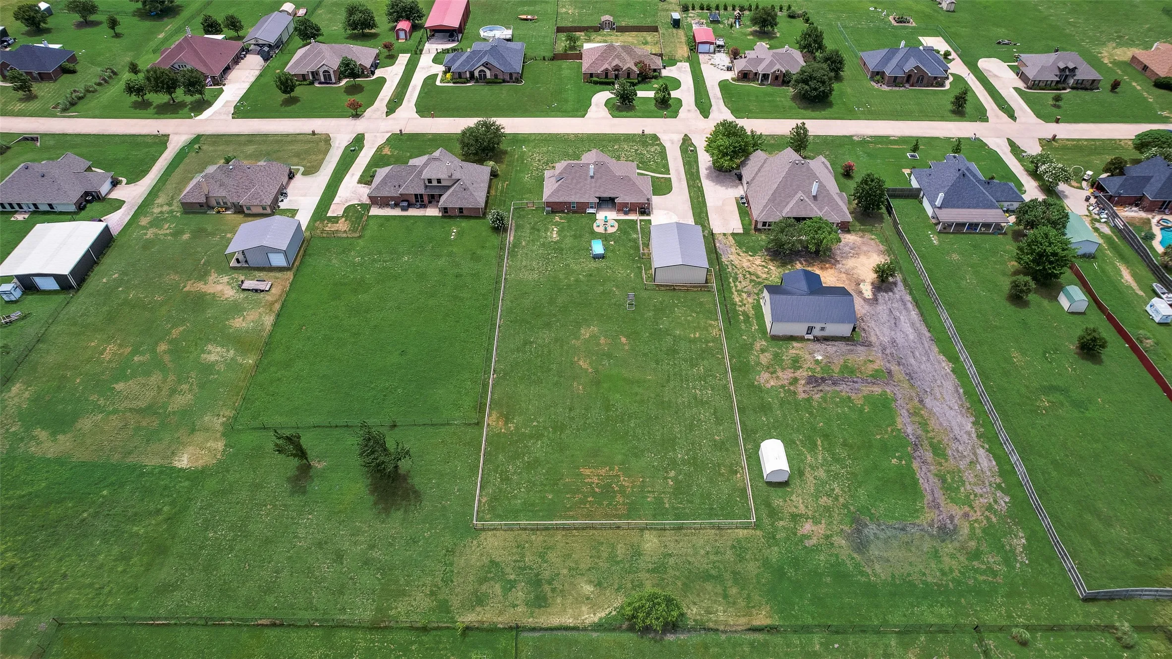Single Family Residence For Sale in Kaufman County , 5454 Tree Grace Lane, Kaufman, Texas 75142, 4 Bedroom, 2 Bathroom, 2 Garage spaces, 2,527 Sqft, built in 2005, mls#21315455, Real Estate Agent in Kaufman, Homes For Sale in Kaufman county, Homes For Sale in Kaufman, Realtor in Kaufman Texas, Real Estate Brokerage Independent Realty Texas, Luminita Cordes Realtor