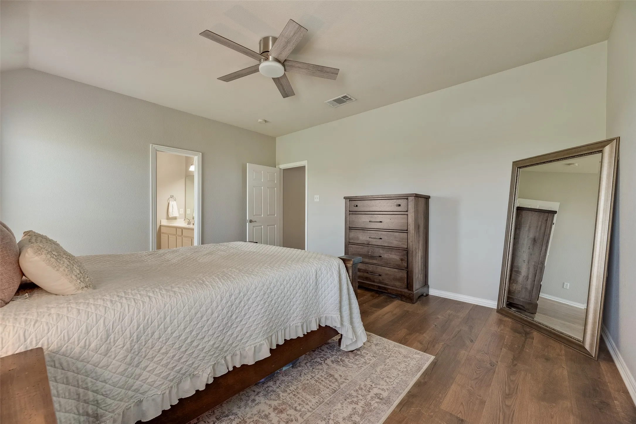 Single Family Residence For Sale in Kaufman County , 5454 Tree Grace Lane, Kaufman, Texas 75142, 4 Bedroom, 2 Bathroom, 2 Garage spaces, 2,527 Sqft, built in 2005, mls#21315455, Real Estate Agent in Kaufman, Homes For Sale in Kaufman county, Homes For Sale in Kaufman, Realtor in Kaufman Texas, Real Estate Brokerage Independent Realty Texas, Luminita Cordes Realtor
