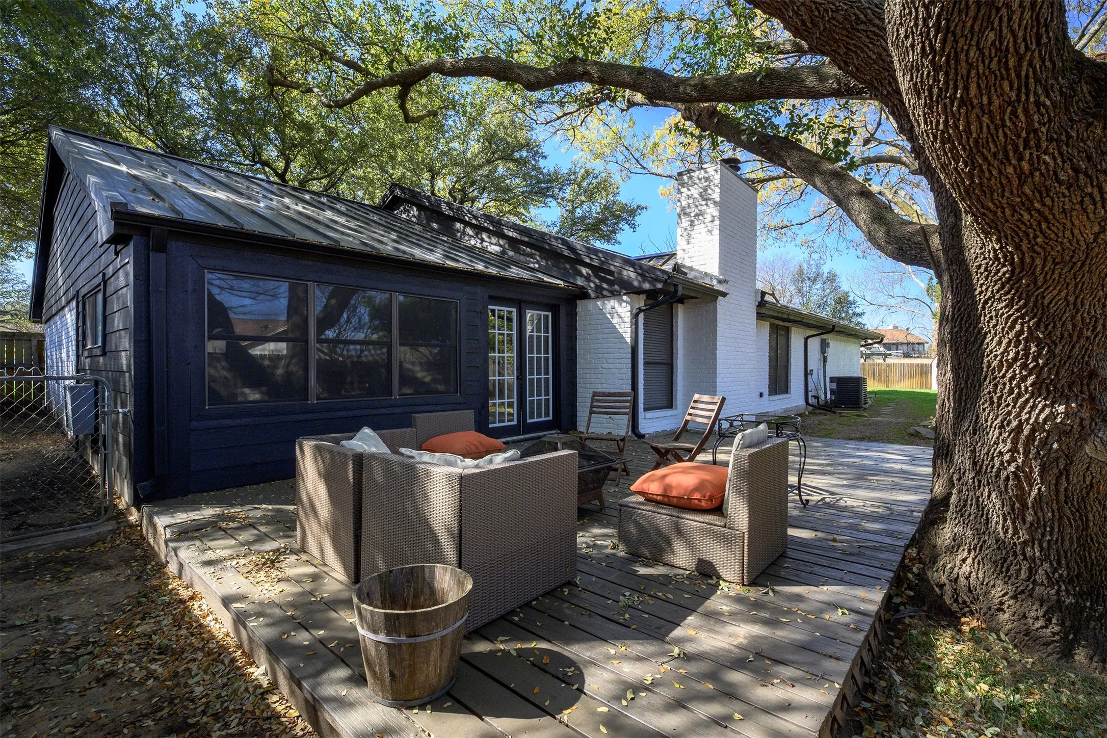 Single Family Residence For Sale in Denton County , 1035 Wilshire Drive, Trophy Club, Texas 76262, 3 Bedroom, 2 Bathroom, 2 Garage spaces, 2,227 Sqft, built in 1979, mls#21313468, Real Estate Agent in Trophy Club, Homes For Sale in Denton county, Homes For Sale in Trophy Club, Realtor in Trophy Club Texas, Real Estate Brokerage Independent Realty Texas, Luminita Cordes Realtor