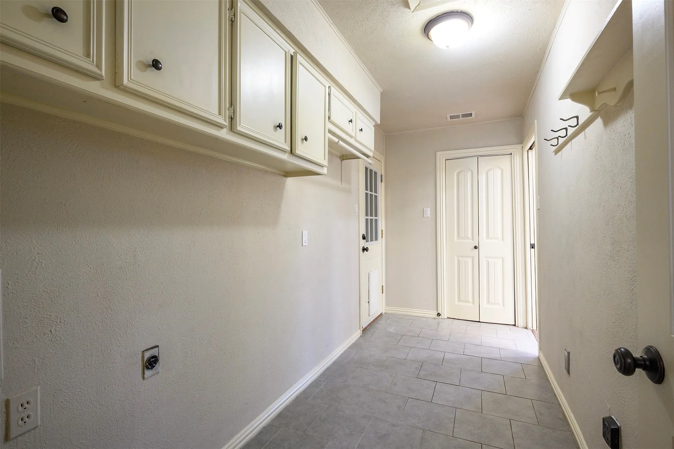 Single Family Residence For Sale in Denton County , 1035 Wilshire Drive, Trophy Club, Texas 76262, 3 Bedroom, 2 Bathroom, 2 Garage spaces, 2,227 Sqft, built in 1979, mls#21313468, Real Estate Agent in Trophy Club, Homes For Sale in Denton county, Homes For Sale in Trophy Club, Realtor in Trophy Club Texas, Real Estate Brokerage Independent Realty Texas, Luminita Cordes Realtor