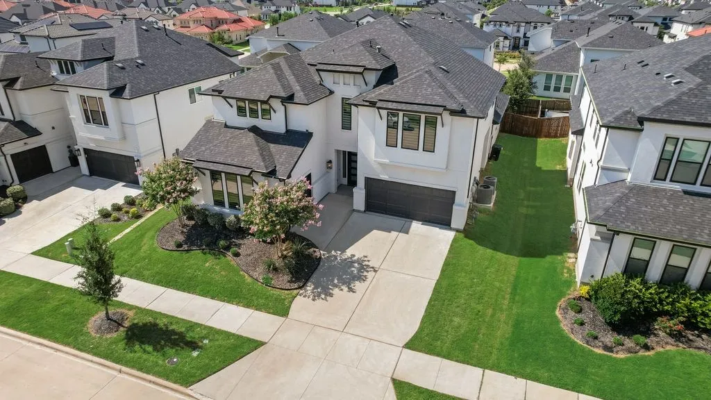 Single Family Residence For Sale in Collin County , 12436 Compassplant Drive, Frisco, Texas 75035, 5 Bedrooms, 6 Bathrooms, 3 Garage spaces, 4,334 Sqft, built in 2022, Price $1,299,000, mls#21314346, Real Estate Agent in Frisco, Homes For Sale in Collin county, Homes For Sale in Frisco, Realtor in Frisco Texas, Real Estate Brokerage Independent Realty Texas, Luminita Cordes Realtor