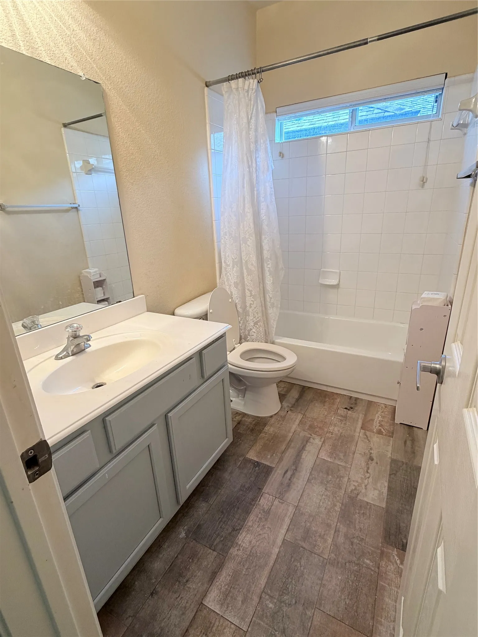 Full bath 3 - accessible from bedroom 3
