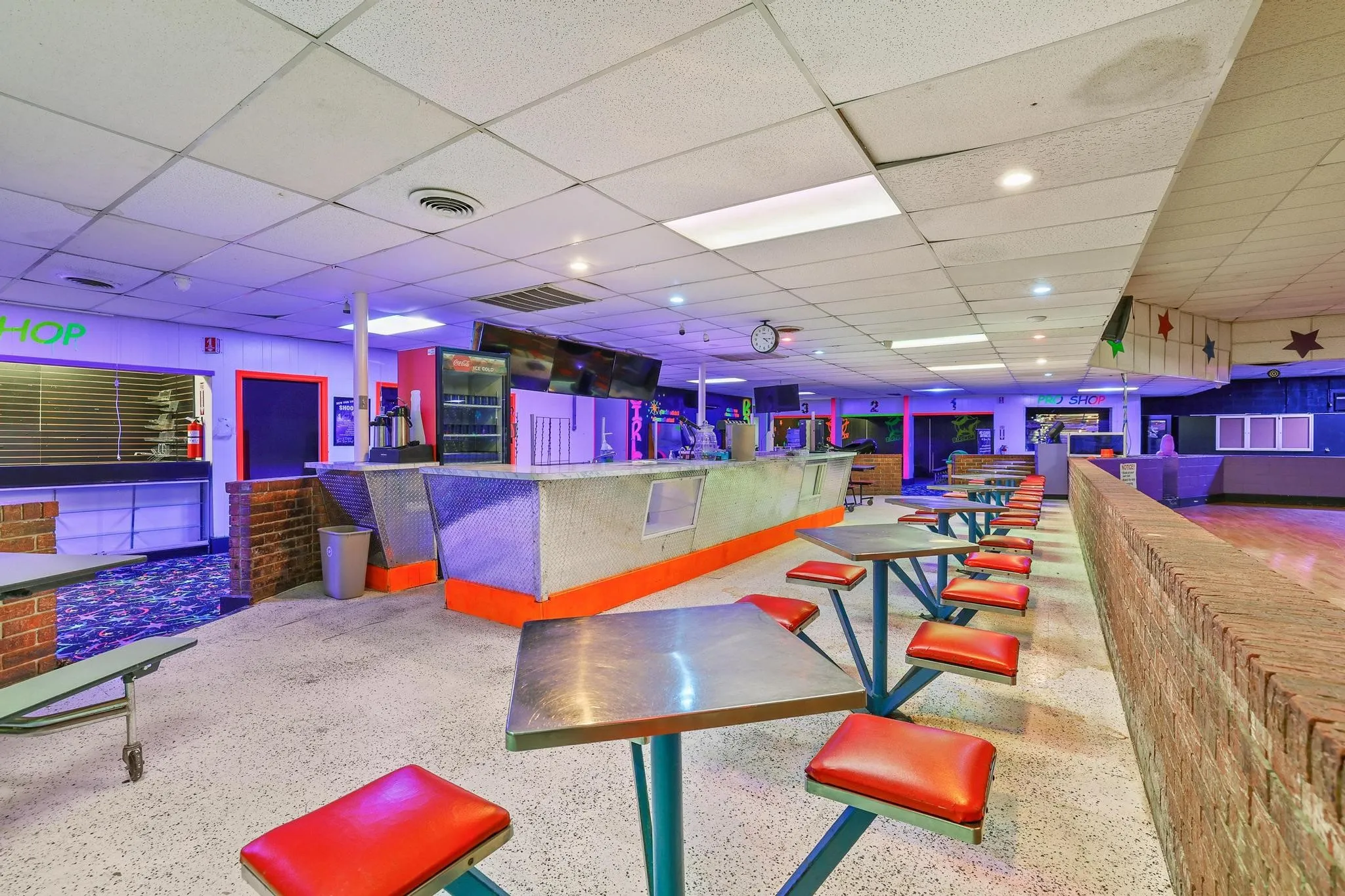 Industrial For Sale in Grayson County , 3100 Versaille Drive, Sherman, Texas 75090, 0, 0, Garage spaces, 18,000 Sqft, built in 1975, mls#21308702, Real Estate Agent in Sherman, Homes For Sale in Grayson county, Homes For Sale in Sherman, Realtor in Sherman Texas, Real Estate Brokerage Independent Realty Texas, Luminita Cordes Realtor