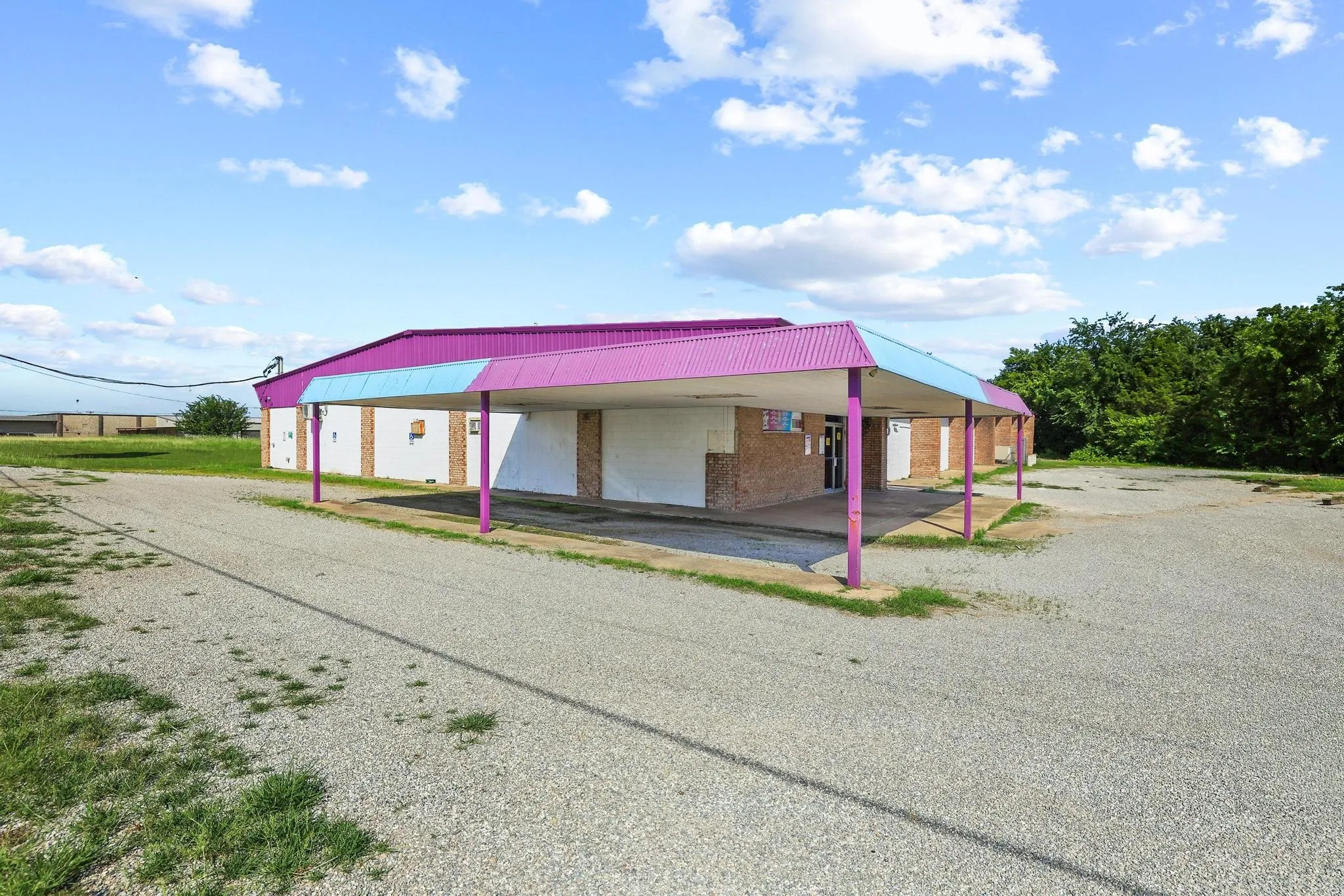 Industrial For Sale in Grayson County , 3100 Versaille Drive, Sherman, Texas 75090, 0, 0, Garage spaces, 18,000 Sqft, built in 1975, mls#21308702, Real Estate Agent in Sherman, Homes For Sale in Grayson county, Homes For Sale in Sherman, Realtor in Sherman Texas, Real Estate Brokerage Independent Realty Texas, Luminita Cordes Realtor