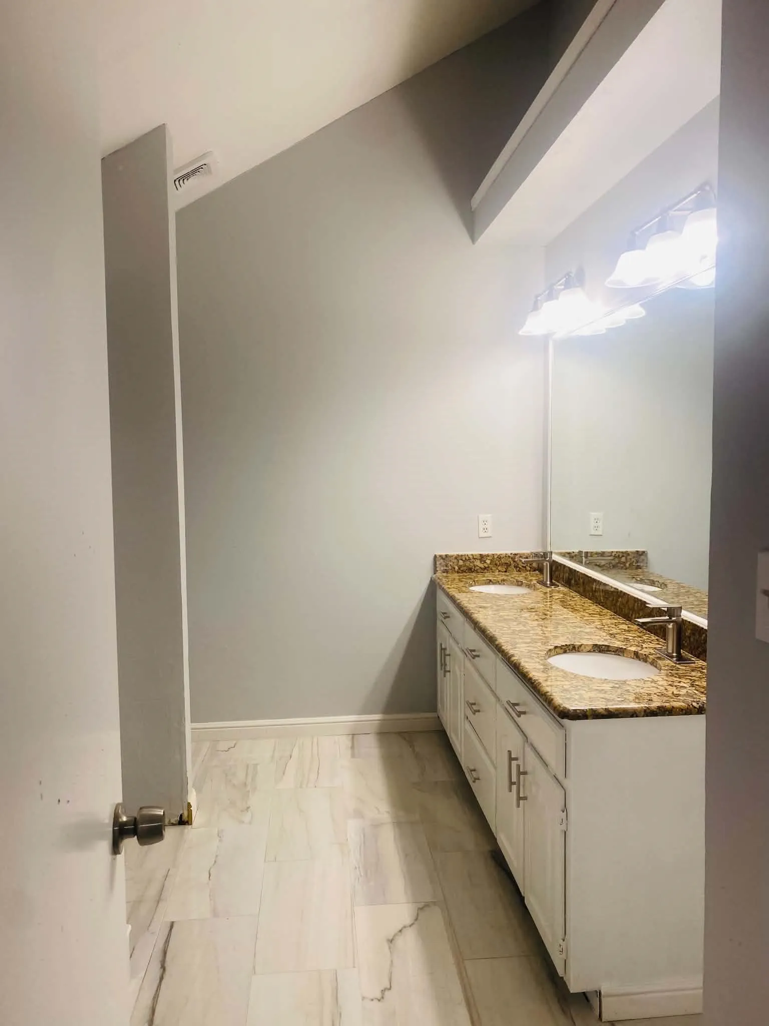 Single Family Residence For Rent in Dallas County , 3317 bending oaks, Garland, Texas 75044, 3 Bedroom, 2 Bathroom, 2 Garage spaces, 1,982 Sqft, built in 1983, mls#21315491, Real Estate Agent in Garland, Homes For Rent in Dallas county, Homes For Rent in Garland, Realtor in Garland Texas, Real Estate Brokerage Independent Realty Texas, Luminita Cordes Realtor
