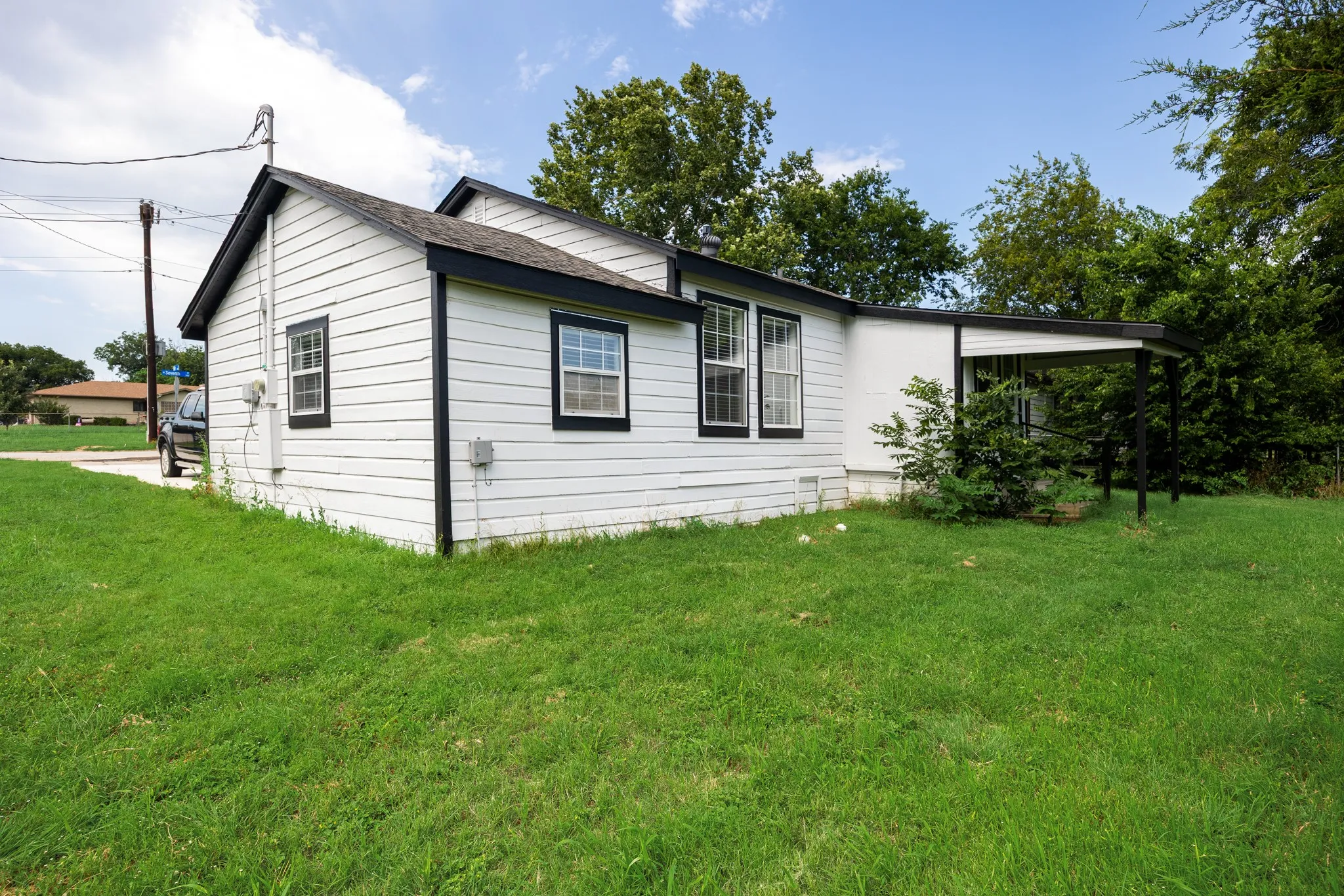 Single Family Residence For Sale in Parker County , 321 W 7th Street, Weatherford, Texas 76086, 3 Bedroom, 1 Bathroom, Garage spaces, 1,005 Sqft, built in 1958, mls#21315489, Real Estate Agent in Weatherford, Homes For Sale in Parker county, Homes For Sale in Weatherford, Realtor in Weatherford Texas, Real Estate Brokerage Independent Realty Texas, Luminita Cordes Realtor