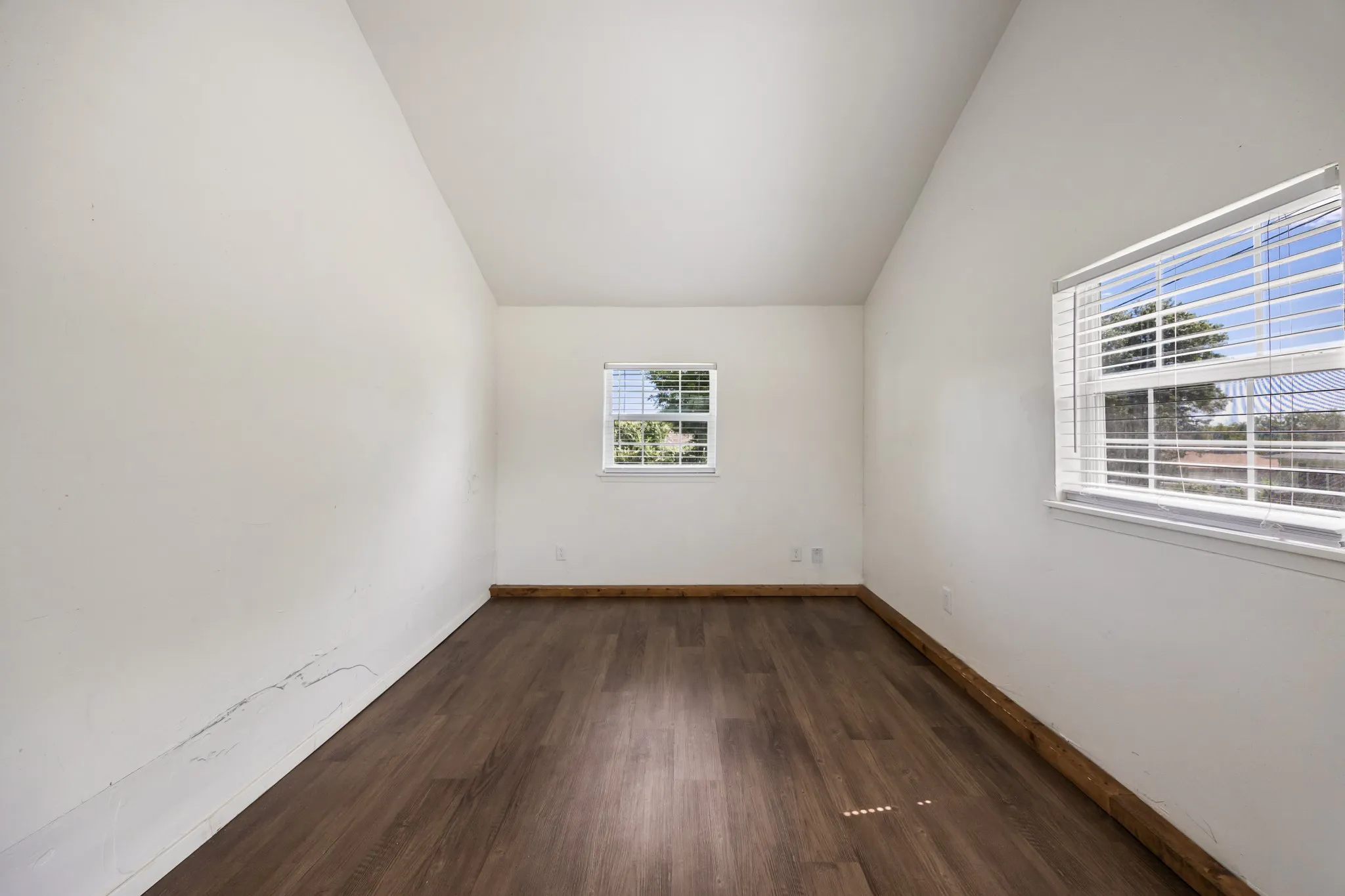 Single Family Residence For Sale in Parker County , 321 W 7th Street, Weatherford, Texas 76086, 3 Bedroom, 1 Bathroom, Garage spaces, 1,005 Sqft, built in 1958, mls#21315489, Real Estate Agent in Weatherford, Homes For Sale in Parker county, Homes For Sale in Weatherford, Realtor in Weatherford Texas, Real Estate Brokerage Independent Realty Texas, Luminita Cordes Realtor